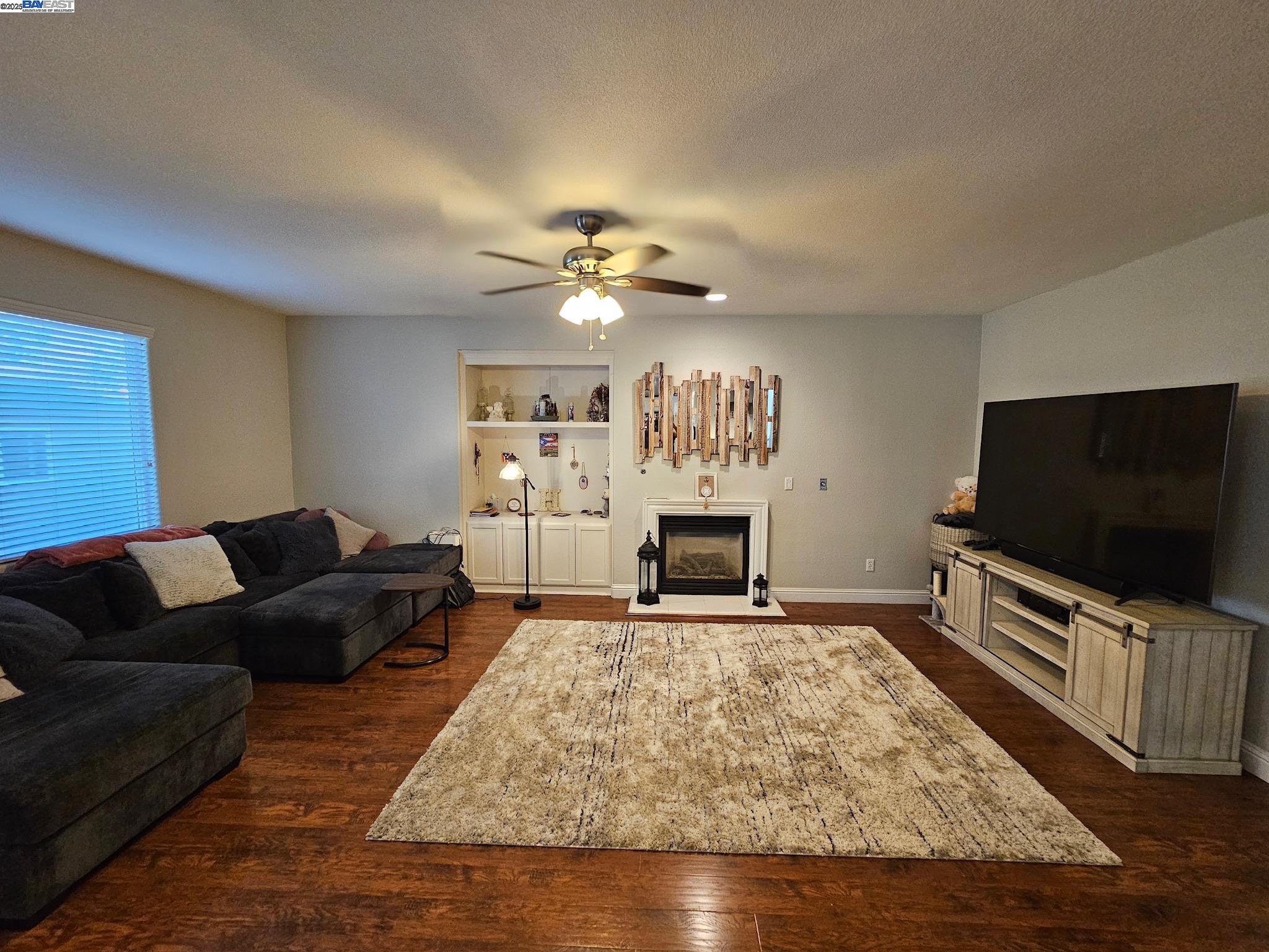 Detail Gallery Image 18 of 44 For 419 Creekside Dr, Patterson,  CA 95363 - 5 Beds | 3/1 Baths