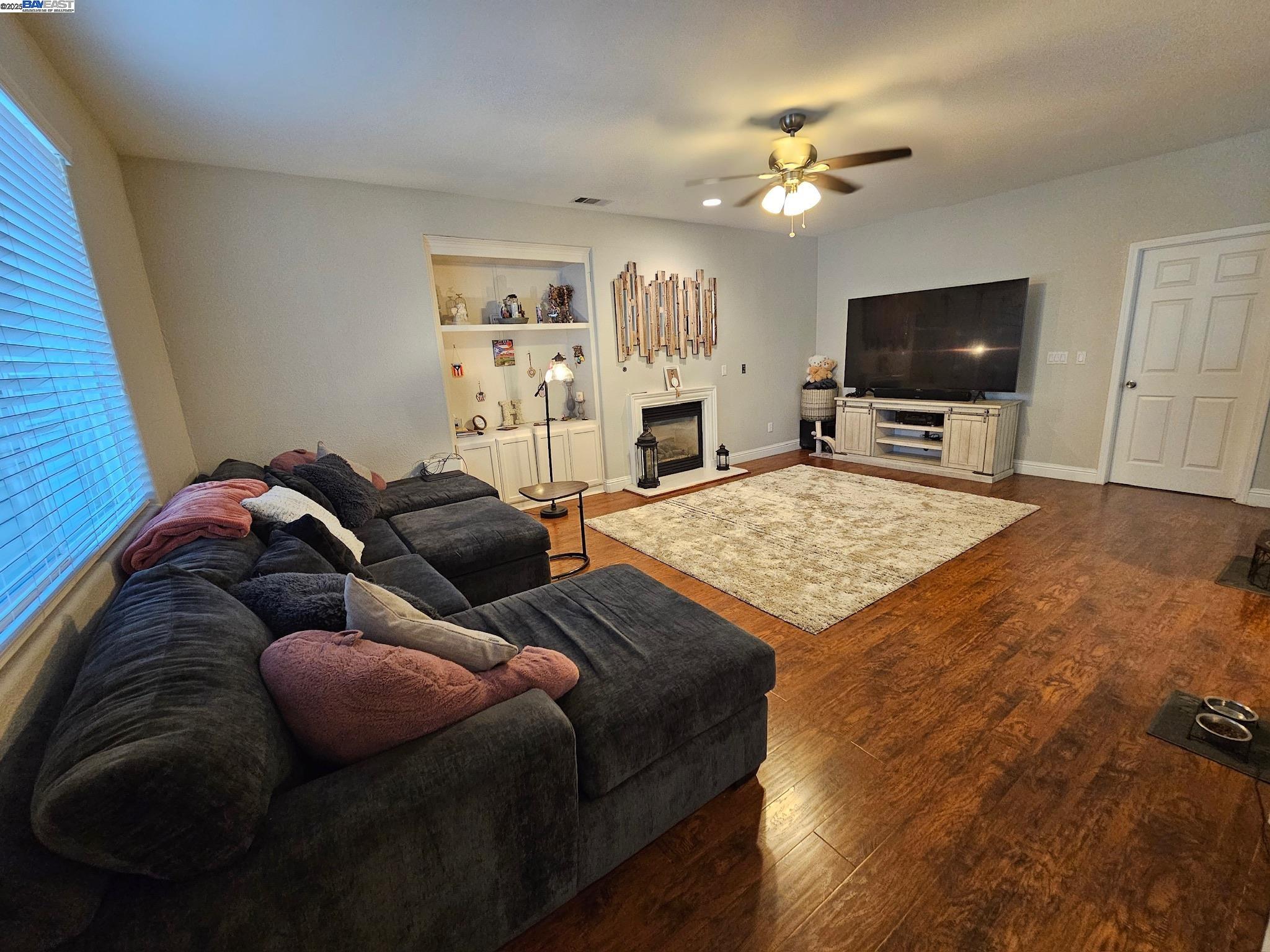 Detail Gallery Image 19 of 44 For 419 Creekside Dr, Patterson,  CA 95363 - 5 Beds | 3/1 Baths