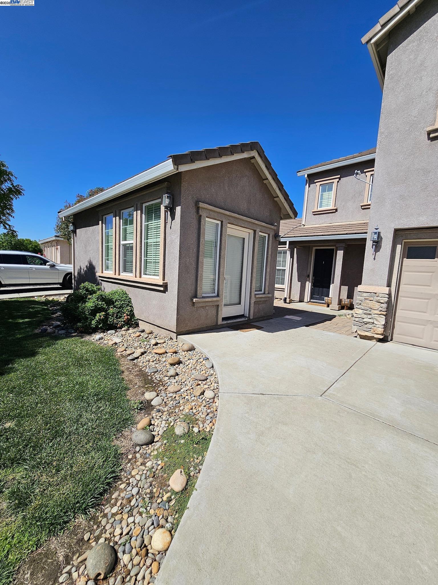 Detail Gallery Image 3 of 44 For 419 Creekside Dr, Patterson,  CA 95363 - 5 Beds | 3/1 Baths