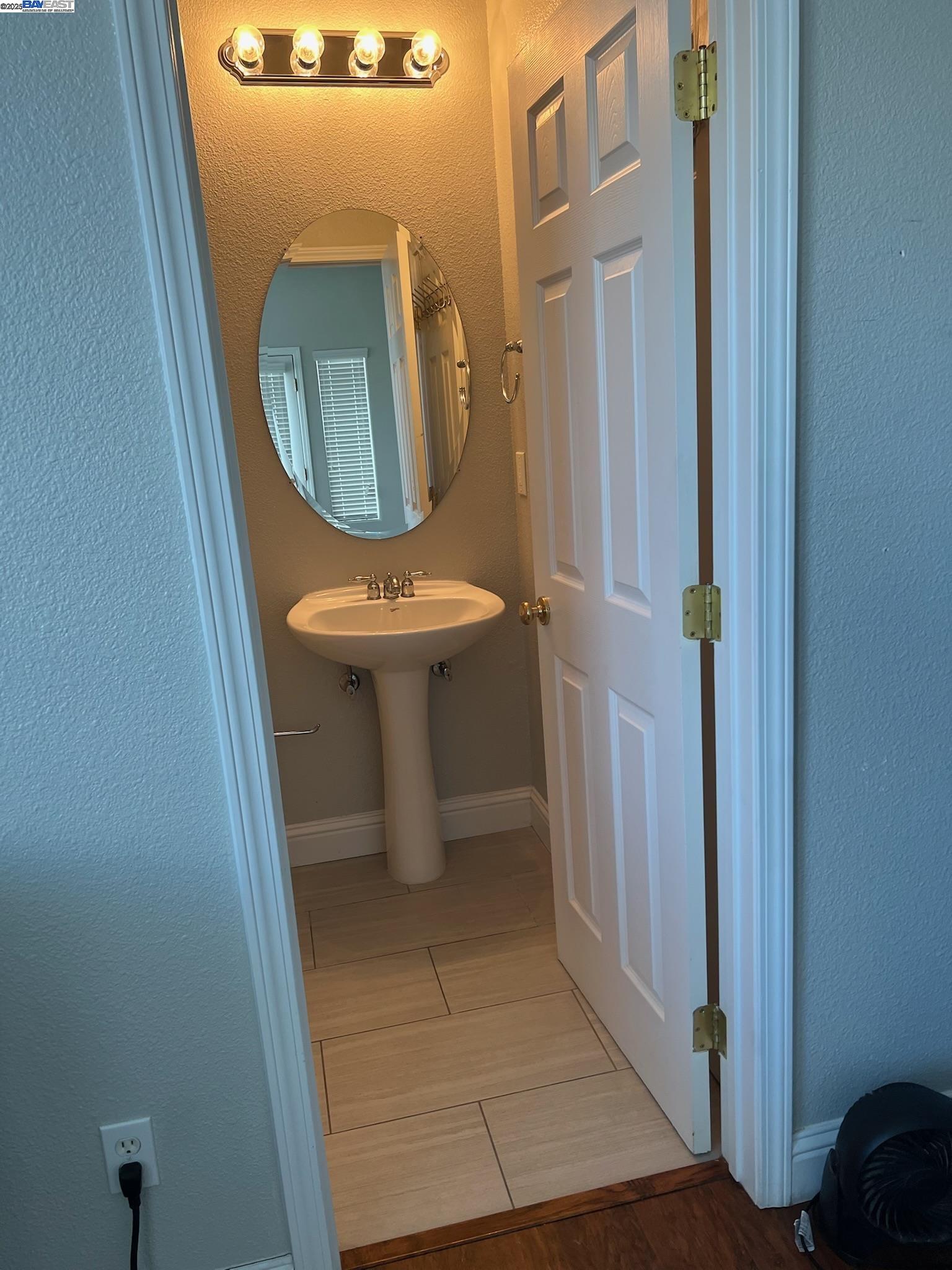 Detail Gallery Image 10 of 44 For 419 Creekside Dr, Patterson,  CA 95363 - 5 Beds | 3/1 Baths