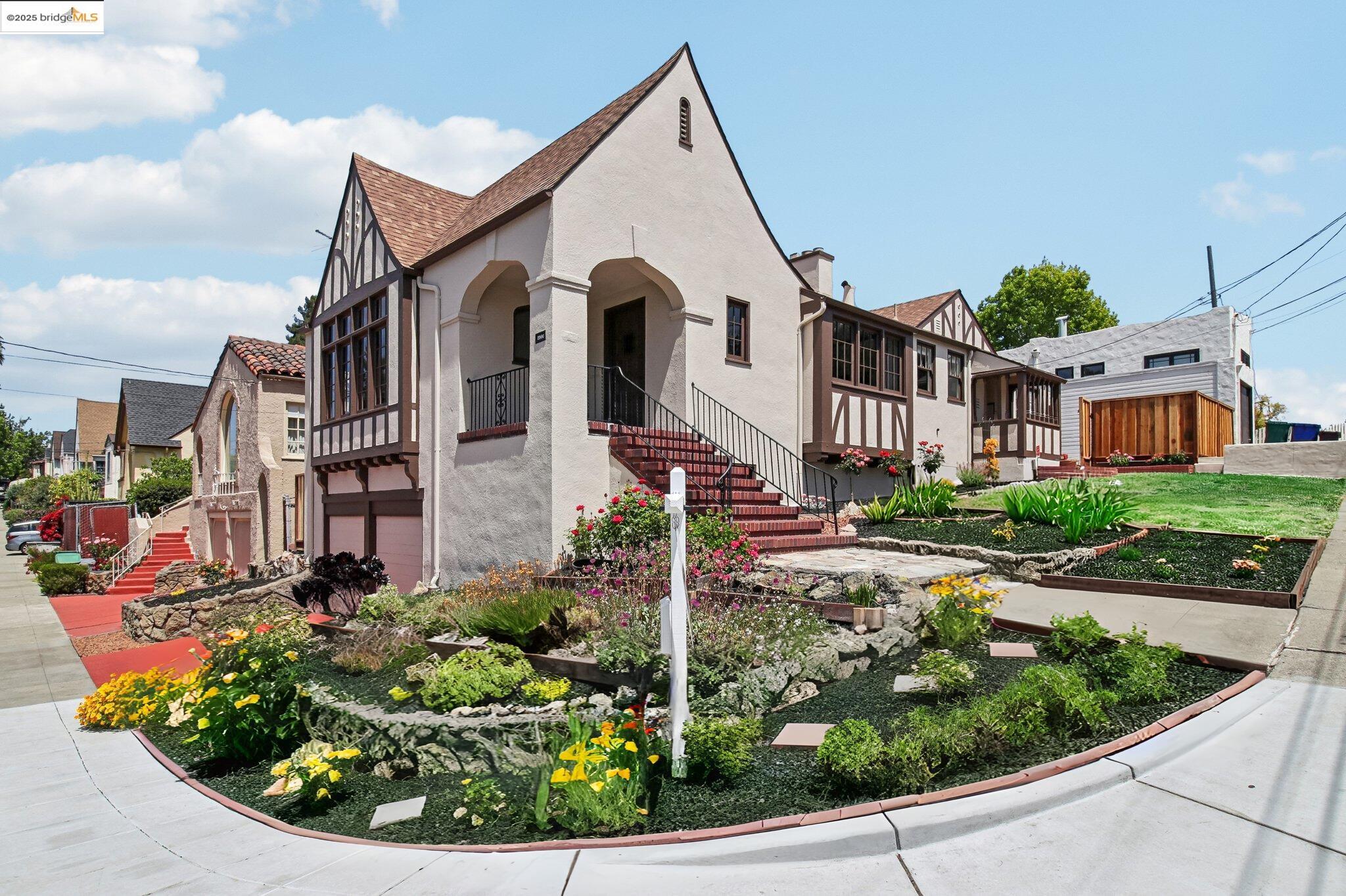 Detail Gallery Image 2 of 52 For 2900 Sheffield Ave, Oakland,  CA 94602 - 4 Beds | 2 Baths
