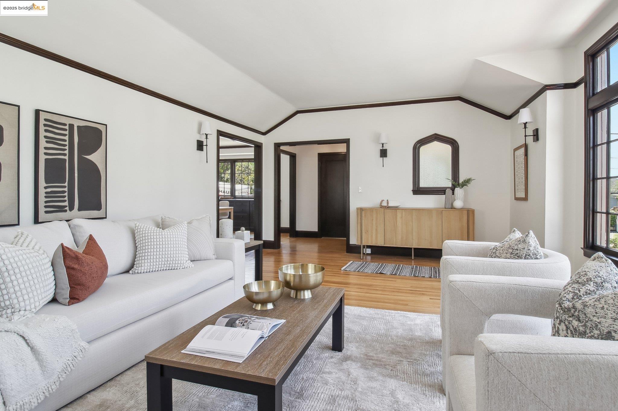 Detail Gallery Image 12 of 52 For 2900 Sheffield Ave, Oakland,  CA 94602 - 4 Beds | 2 Baths