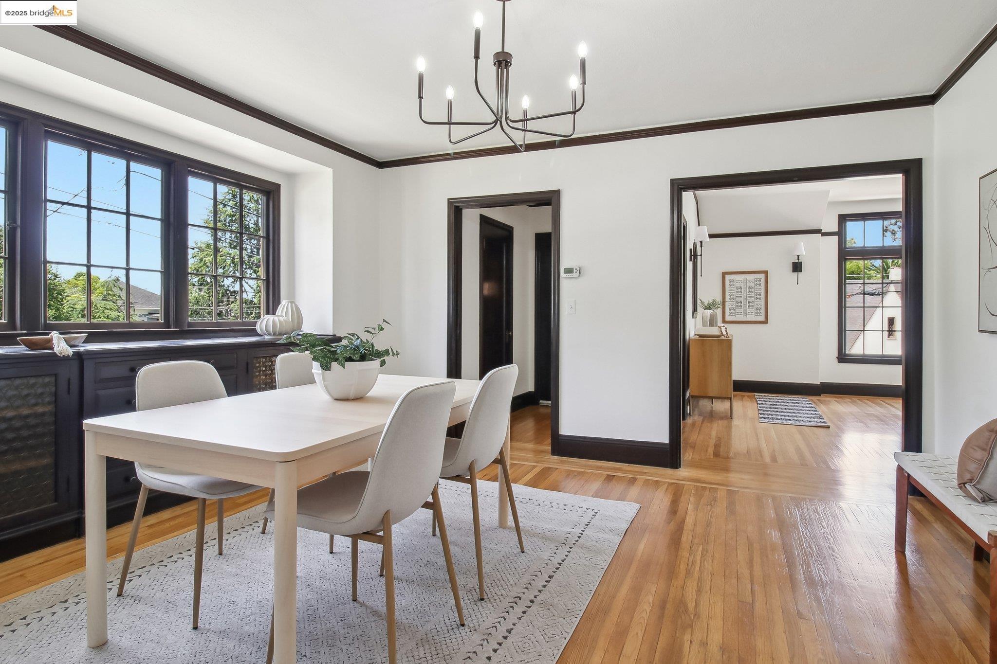 Detail Gallery Image 14 of 52 For 2900 Sheffield Ave, Oakland,  CA 94602 - 4 Beds | 2 Baths