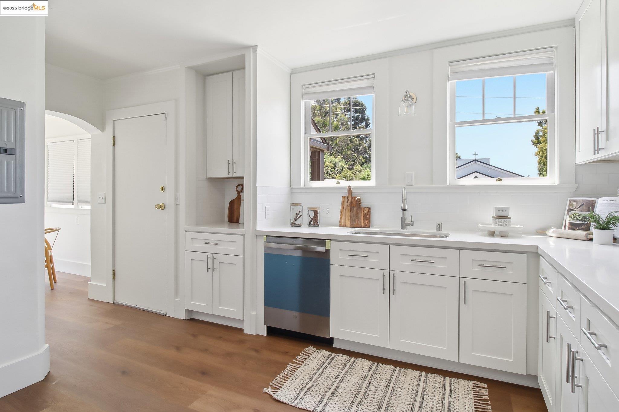 Detail Gallery Image 18 of 52 For 2900 Sheffield Ave, Oakland,  CA 94602 - 4 Beds | 2 Baths
