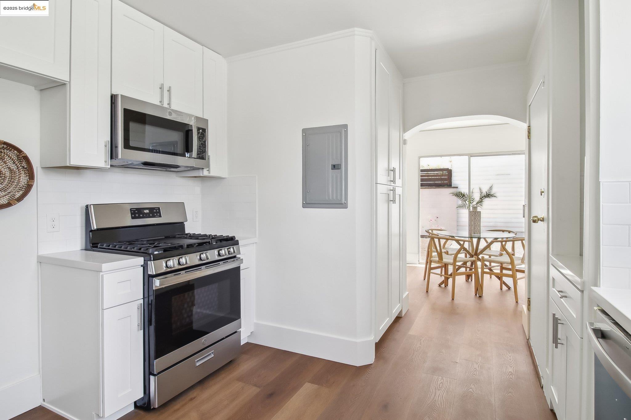 Detail Gallery Image 20 of 52 For 2900 Sheffield Ave, Oakland,  CA 94602 - 4 Beds | 2 Baths