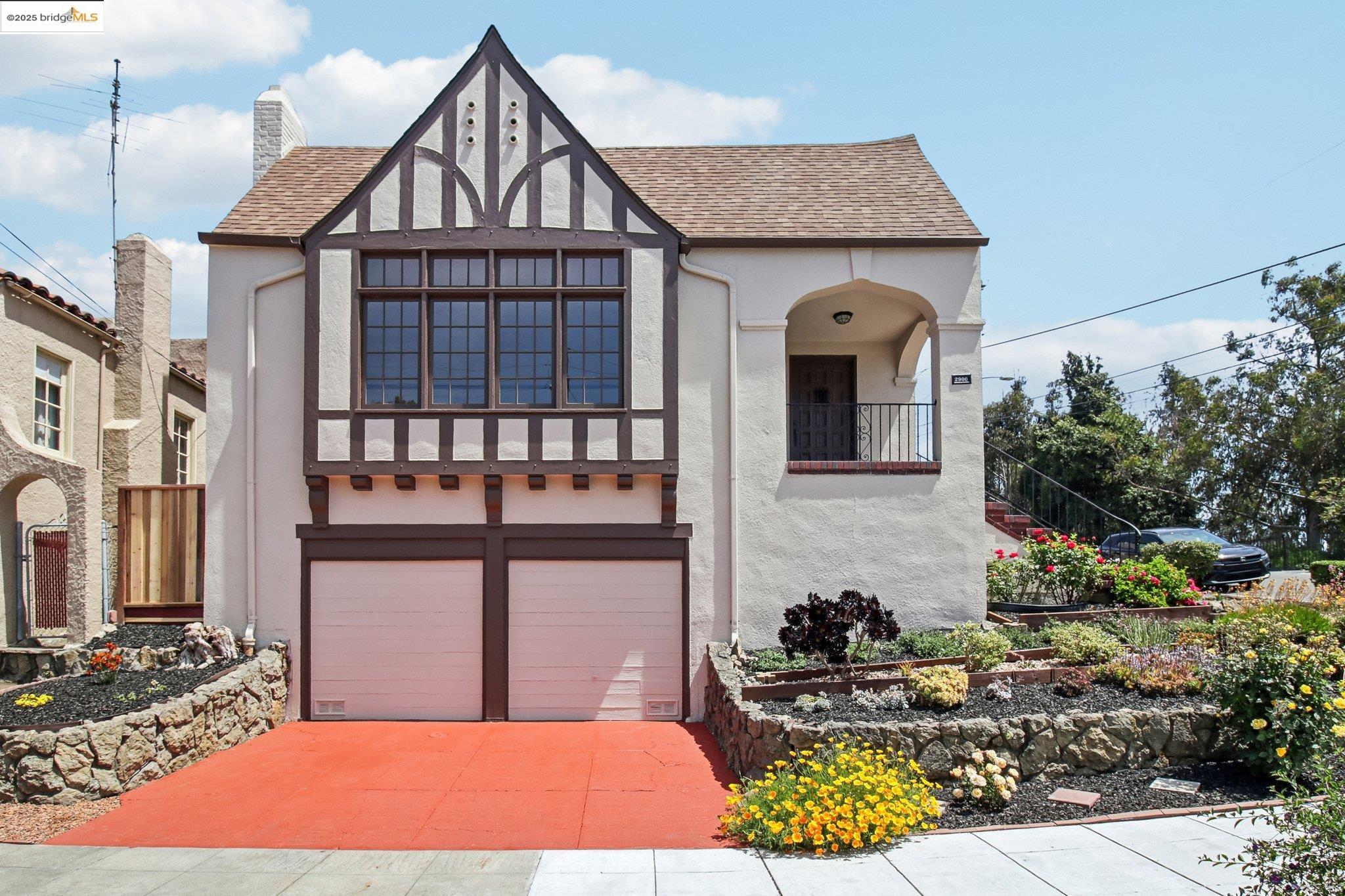 Detail Gallery Image 4 of 52 For 2900 Sheffield Ave, Oakland,  CA 94602 - 4 Beds | 2 Baths