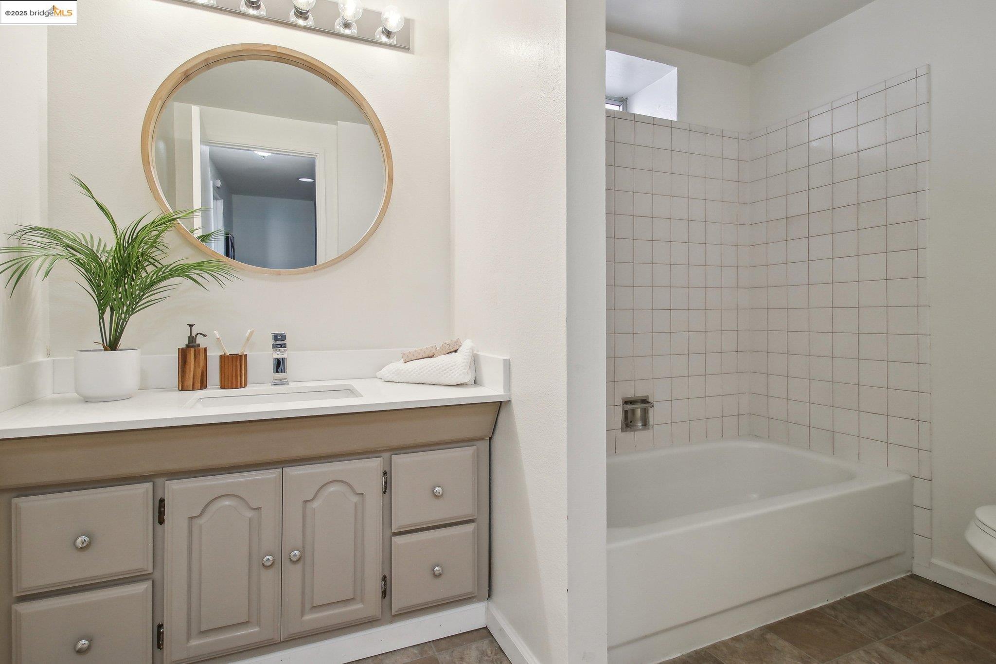 Detail Gallery Image 33 of 52 For 2900 Sheffield Ave, Oakland,  CA 94602 - 4 Beds | 2 Baths