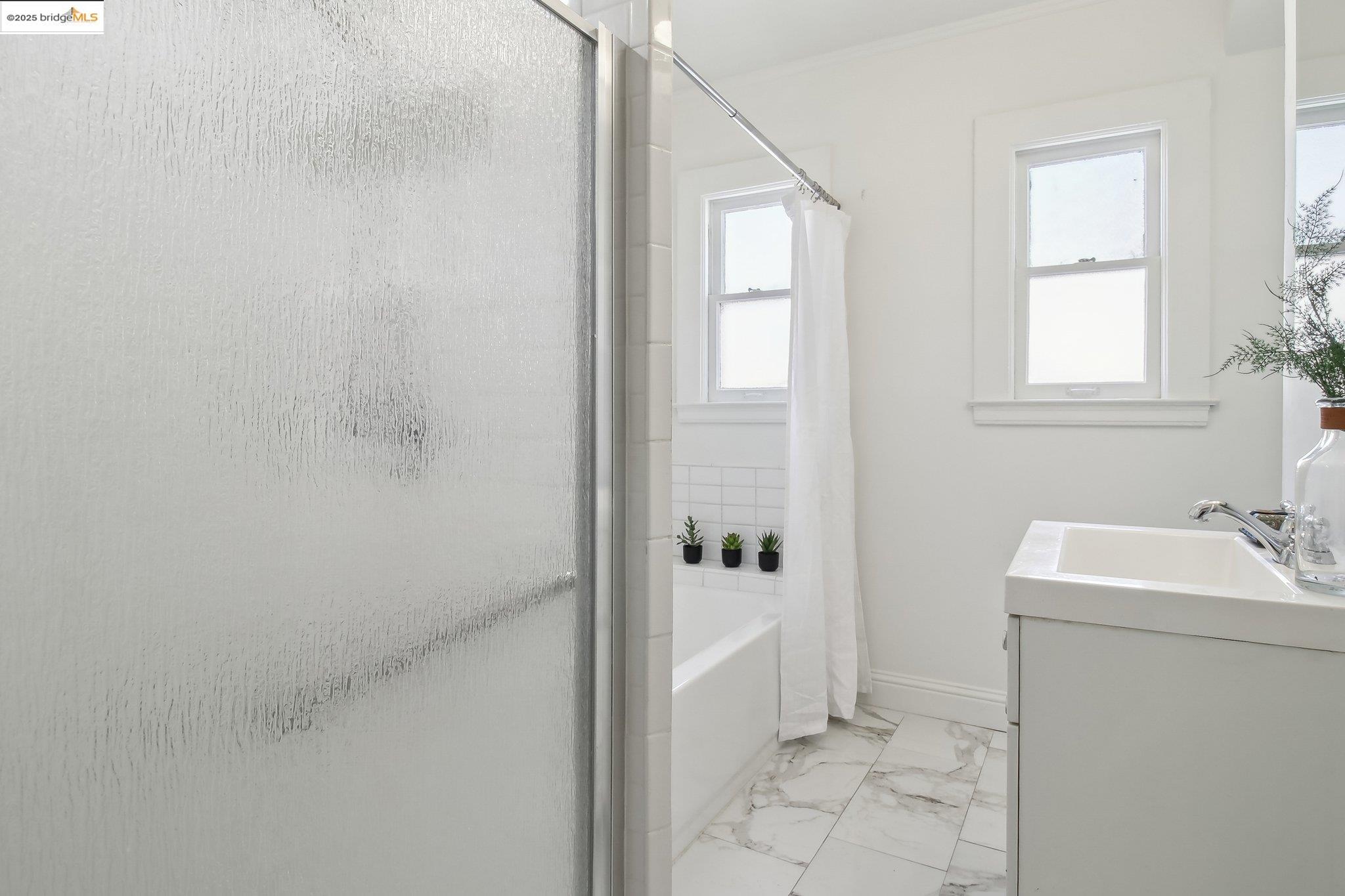 Detail Gallery Image 38 of 52 For 2900 Sheffield Ave, Oakland,  CA 94602 - 4 Beds | 2 Baths
