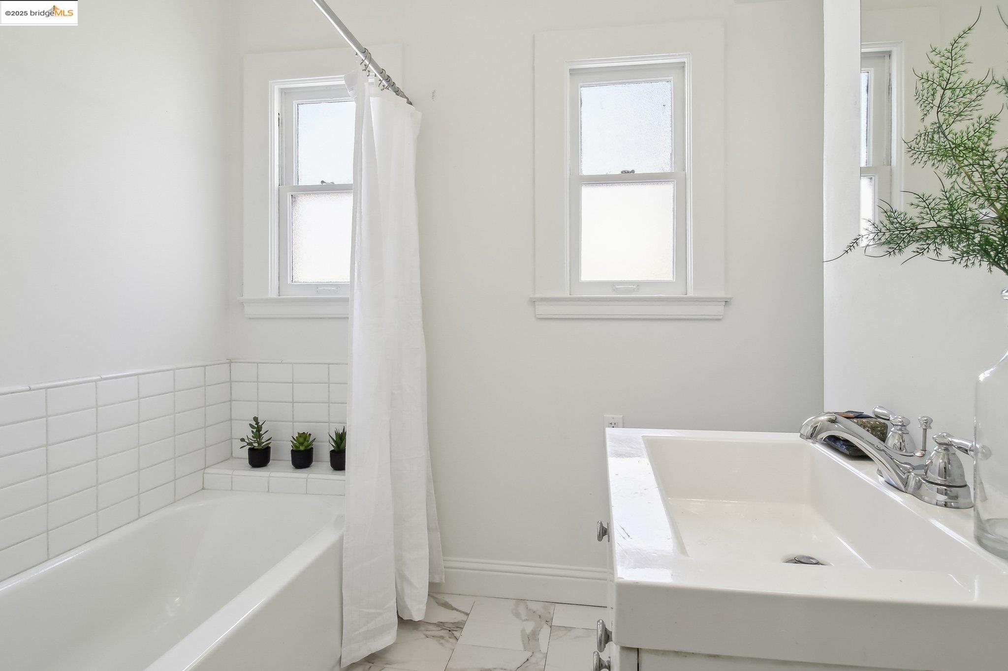 Detail Gallery Image 40 of 52 For 2900 Sheffield Ave, Oakland,  CA 94602 - 4 Beds | 2 Baths