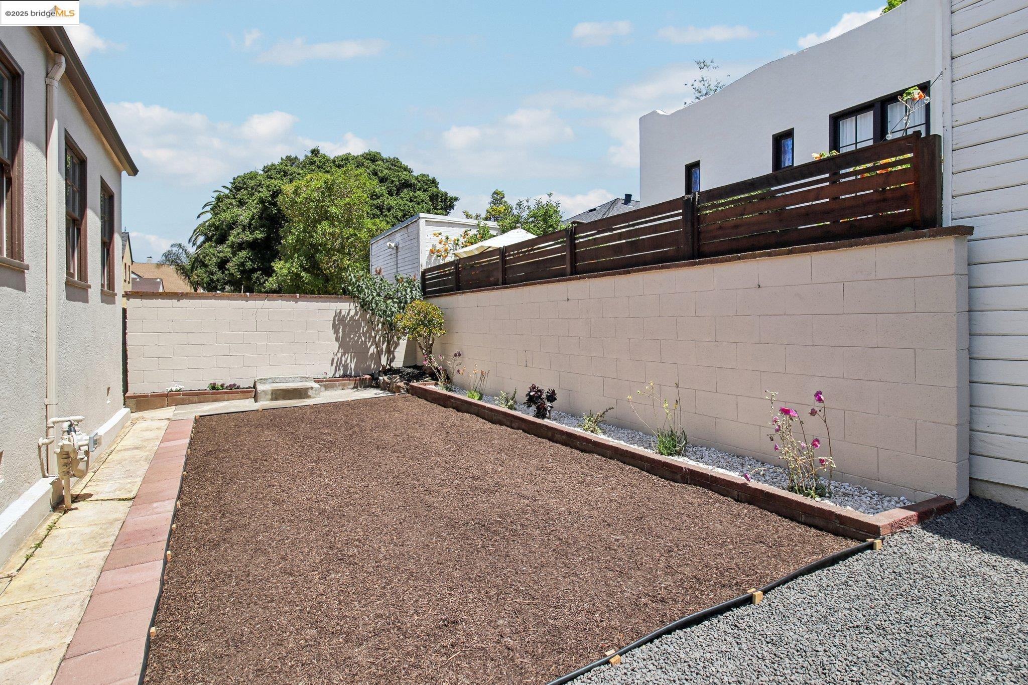 Detail Gallery Image 43 of 52 For 2900 Sheffield Ave, Oakland,  CA 94602 - 4 Beds | 2 Baths