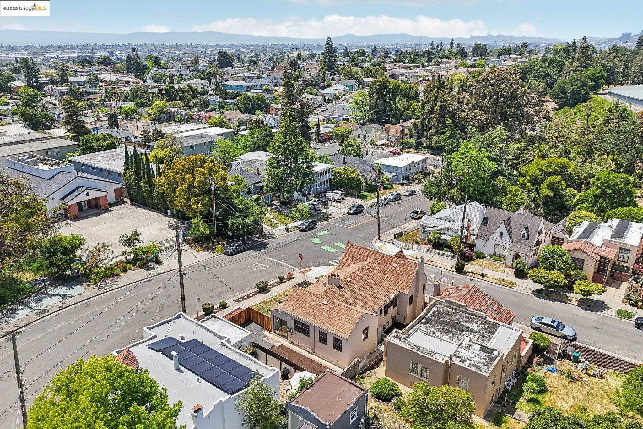 Detail Gallery Image 46 of 52 For 2900 Sheffield Ave, Oakland,  CA 94602 - 4 Beds | 2 Baths