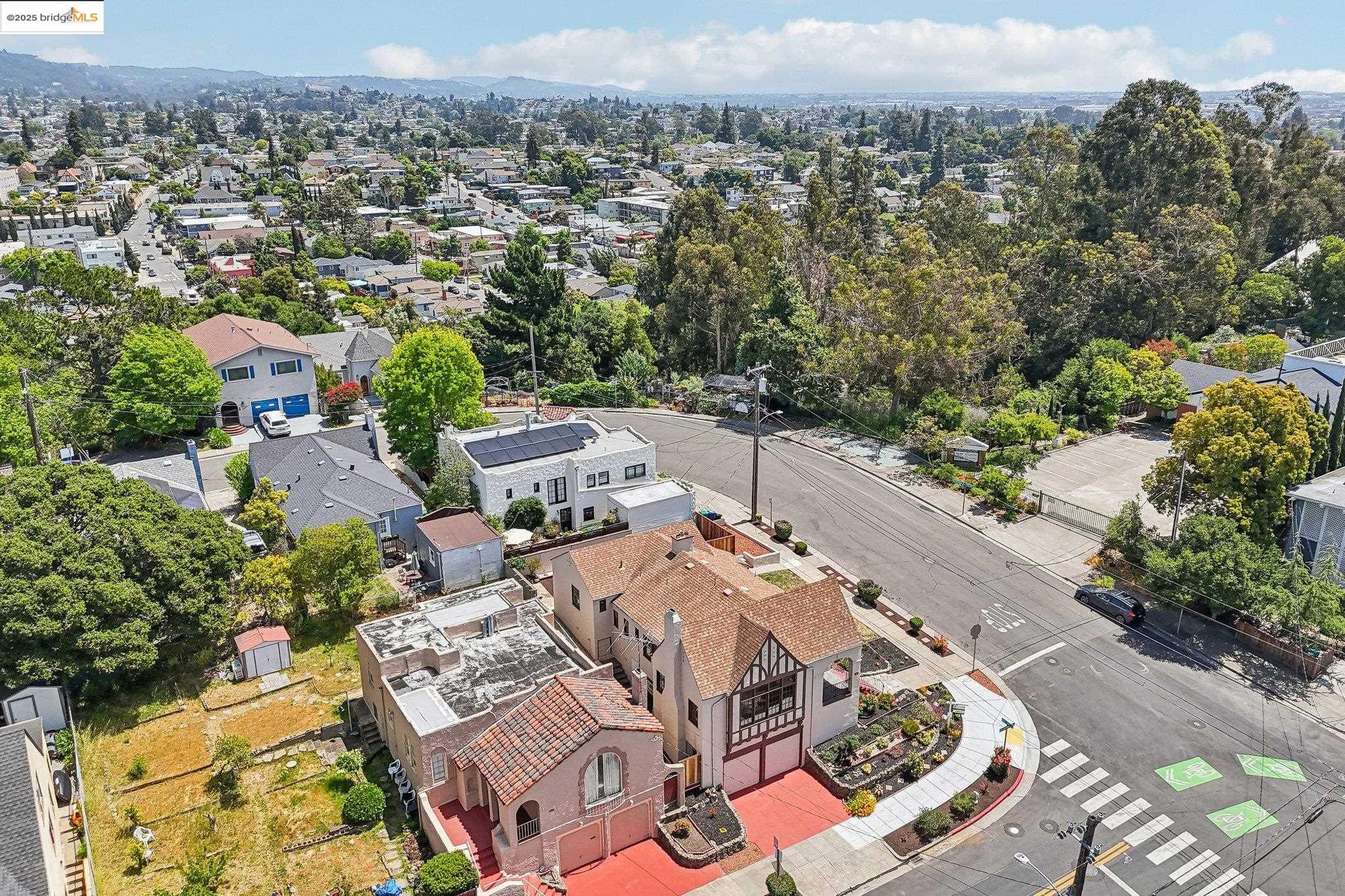 Detail Gallery Image 47 of 52 For 2900 Sheffield Ave, Oakland,  CA 94602 - 4 Beds | 2 Baths
