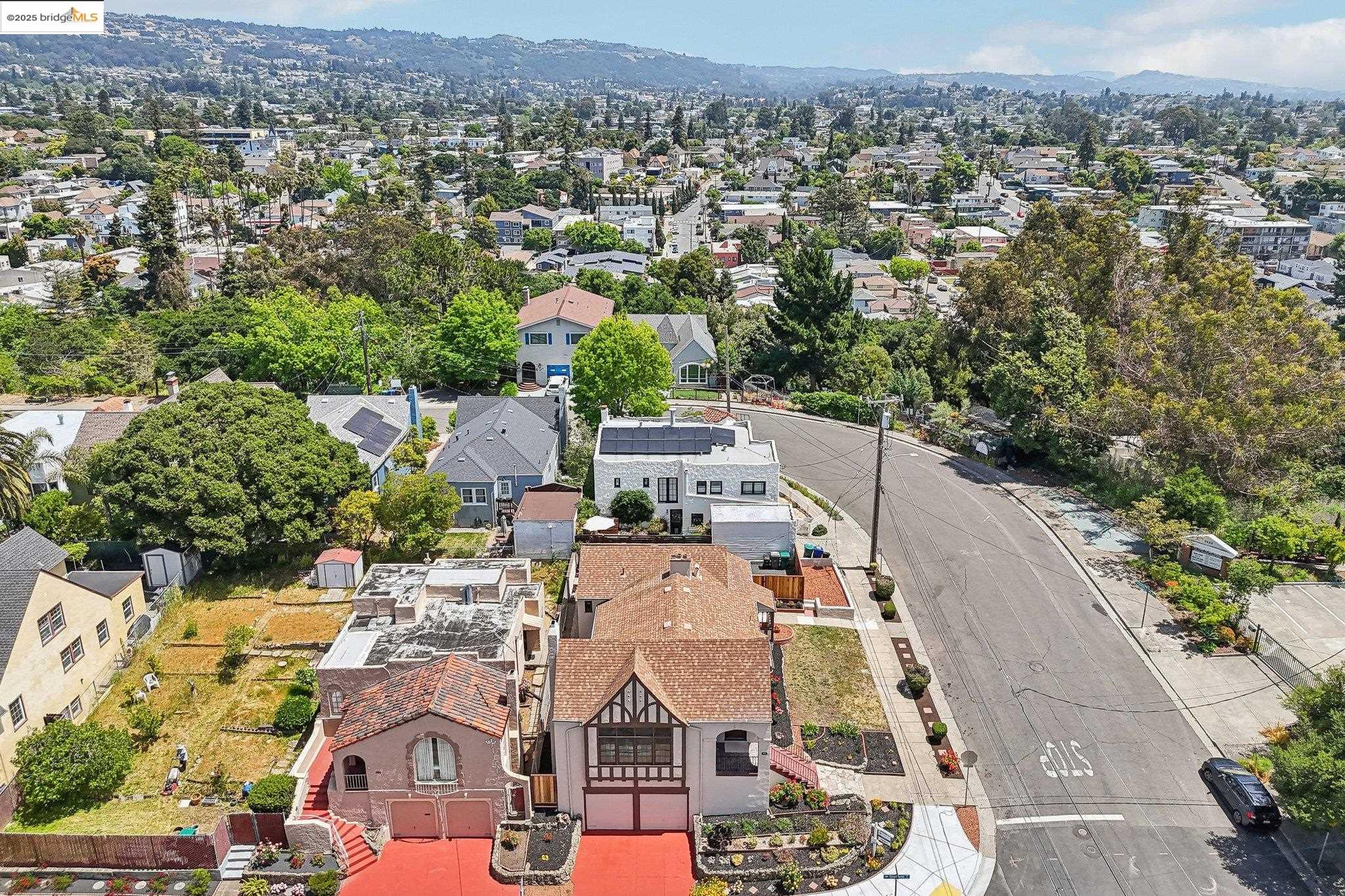 Detail Gallery Image 48 of 52 For 2900 Sheffield Ave, Oakland,  CA 94602 - 4 Beds | 2 Baths