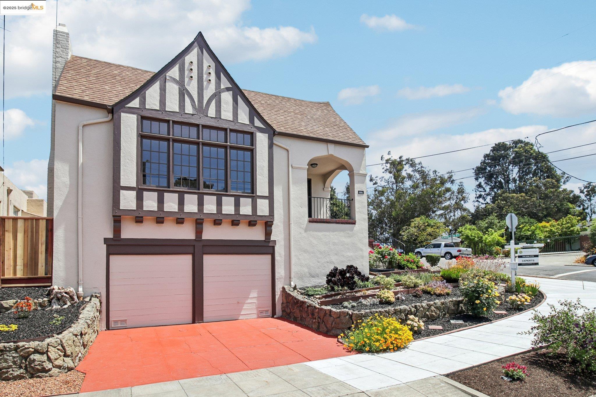Detail Gallery Image 6 of 52 For 2900 Sheffield Ave, Oakland,  CA 94602 - 4 Beds | 2 Baths