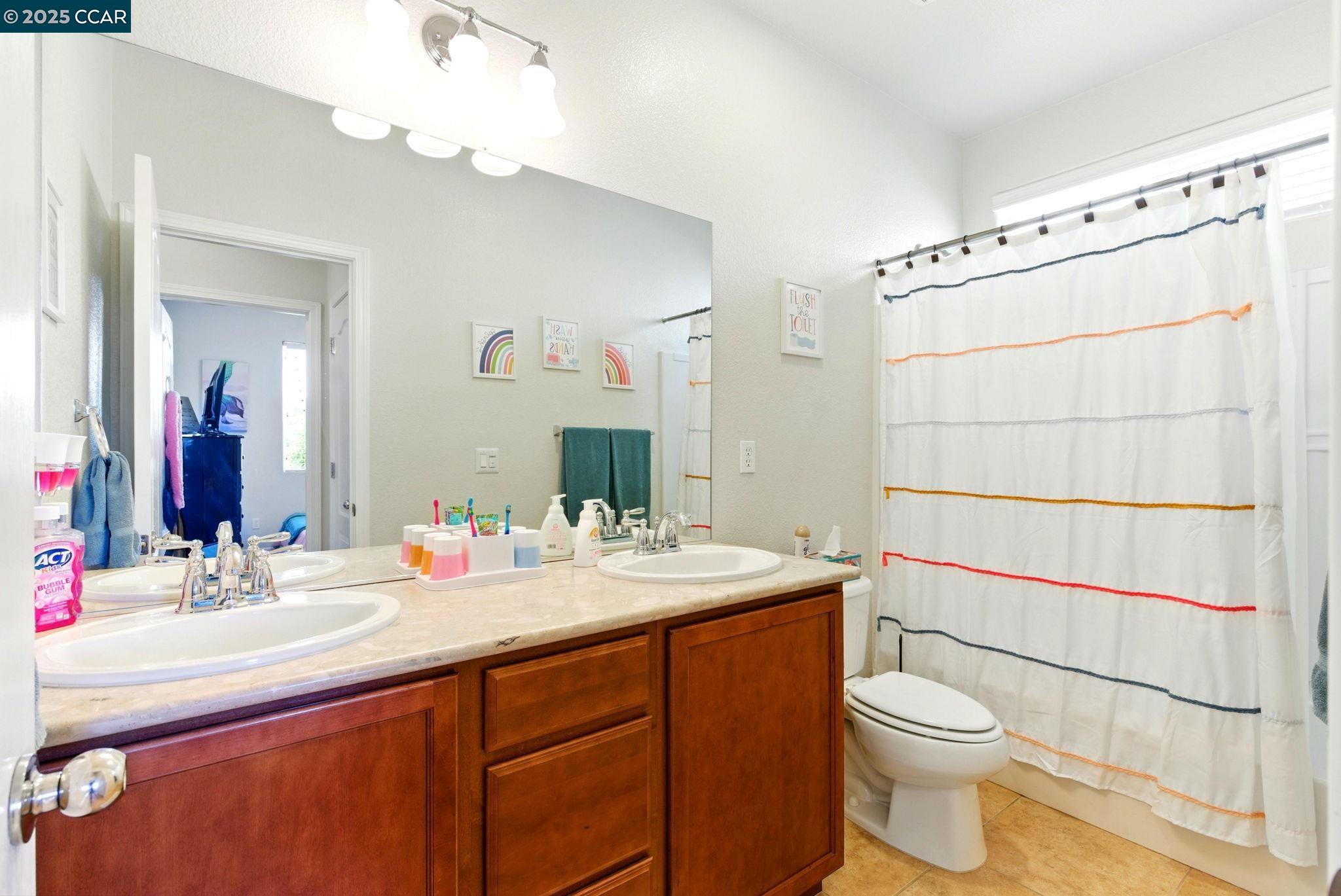 Detail Gallery Image 12 of 24 For 329 Silver Bell Way, Oakley,  CA 94561 - 4 Beds | 3 Baths