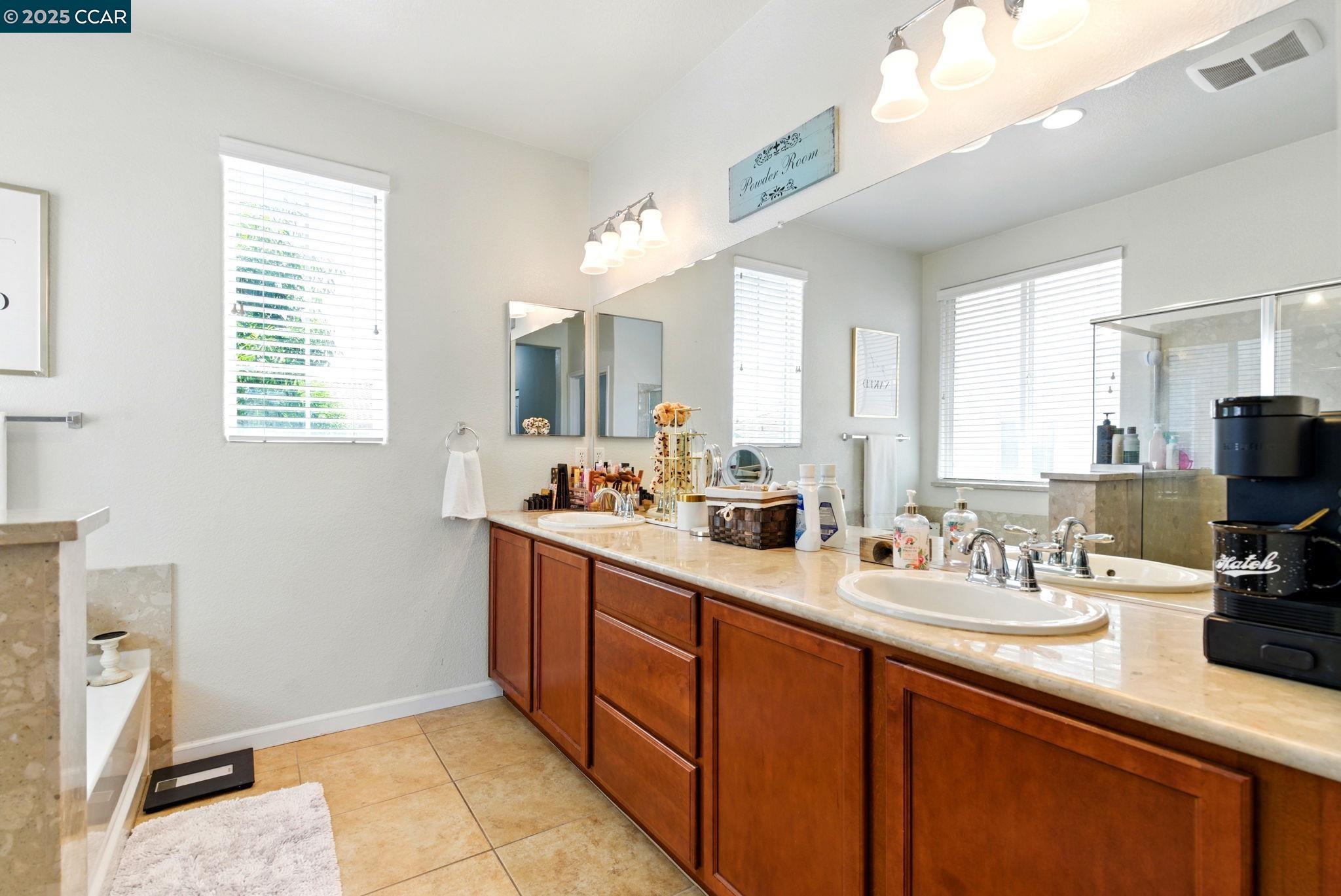 Detail Gallery Image 15 of 24 For 329 Silver Bell Way, Oakley,  CA 94561 - 4 Beds | 3 Baths