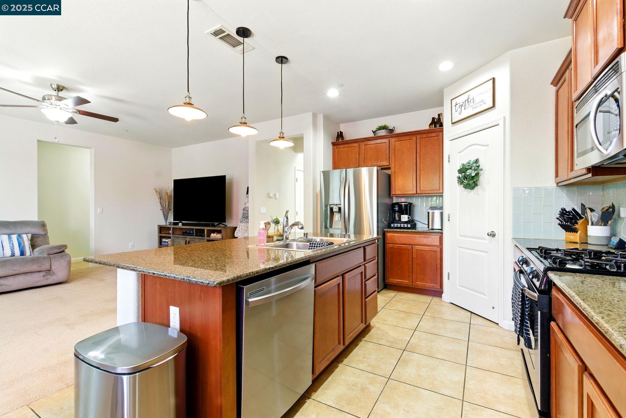 Detail Gallery Image 7 of 24 For 329 Silver Bell Way, Oakley,  CA 94561 - 4 Beds | 3 Baths