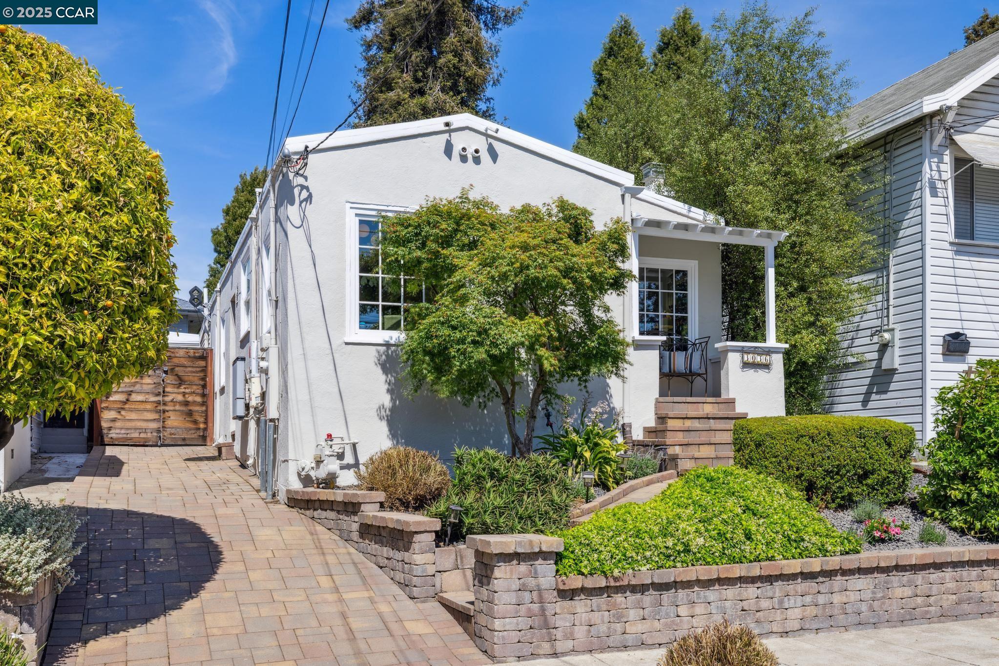 Detail Gallery Image 1 of 40 For 3036 Delaware St, Oakland,  CA 94602 - 4 Beds | 3 Baths