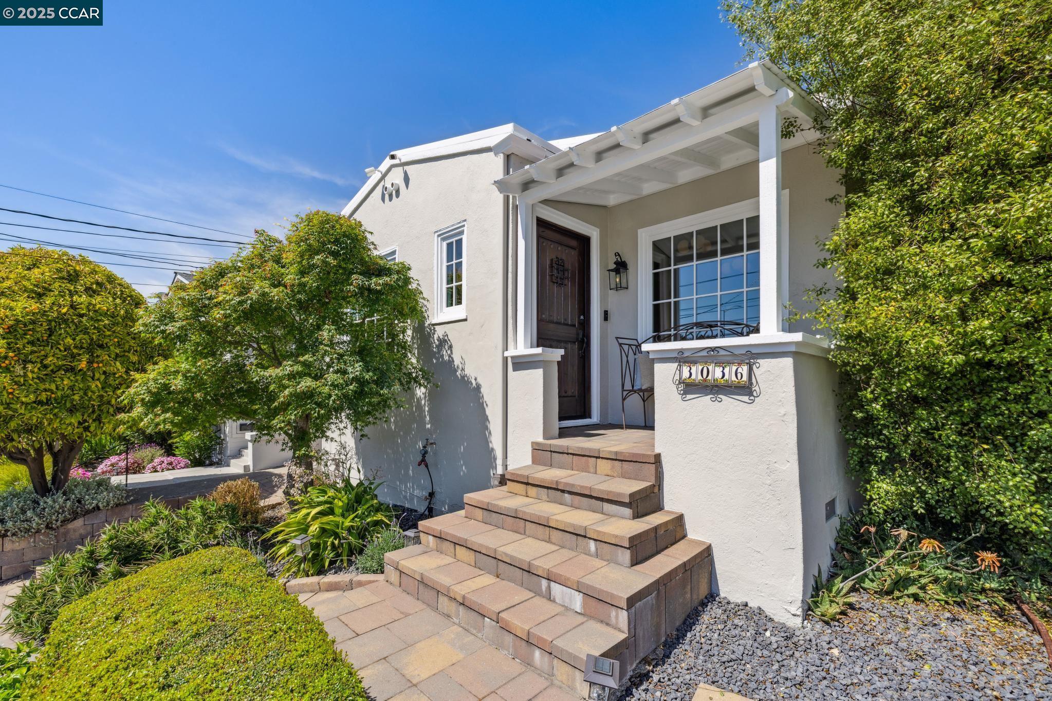 Detail Gallery Image 2 of 40 For 3036 Delaware St, Oakland,  CA 94602 - 4 Beds | 3 Baths