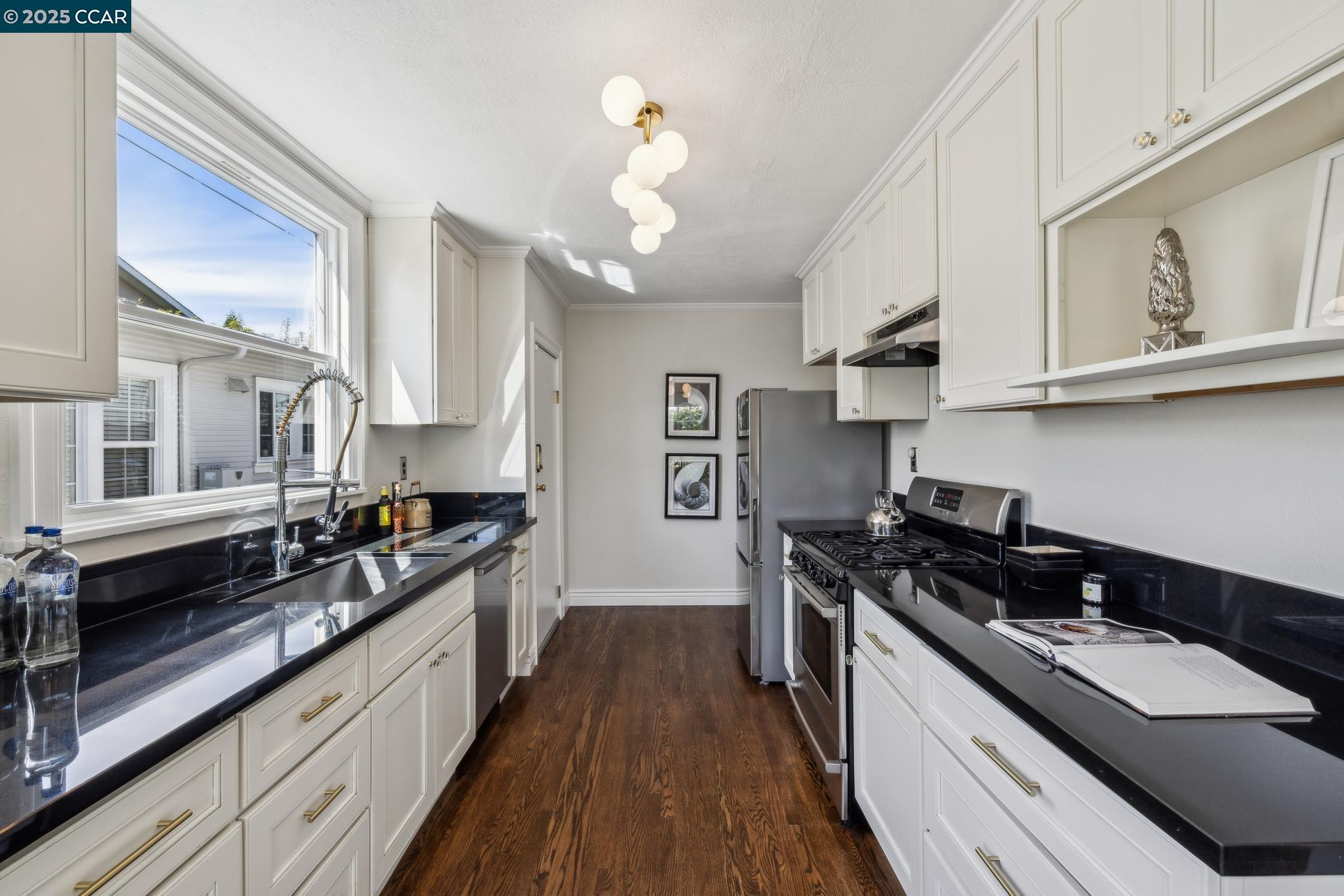 Detail Gallery Image 13 of 40 For 3036 Delaware St, Oakland,  CA 94602 - 4 Beds | 3 Baths