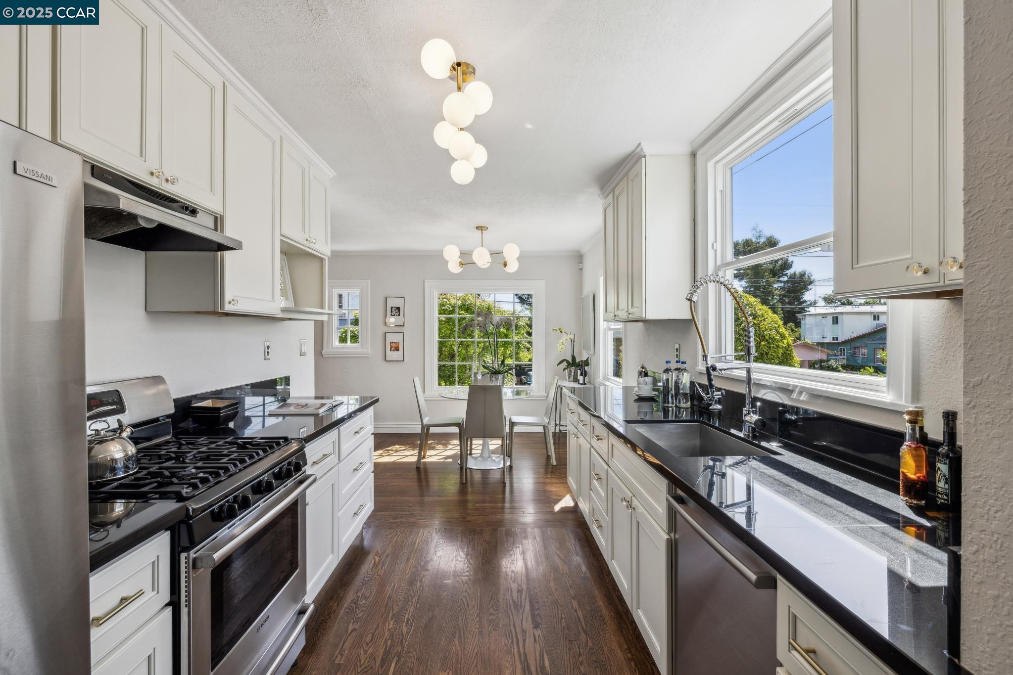 Detail Gallery Image 15 of 40 For 3036 Delaware St, Oakland,  CA 94602 - 4 Beds | 3 Baths