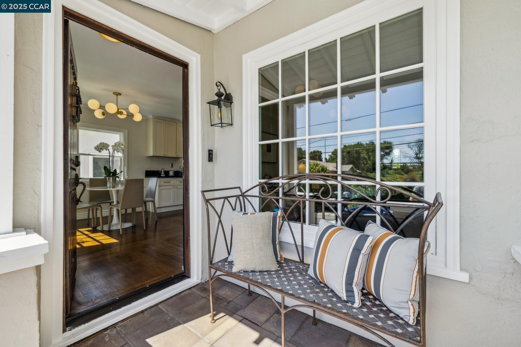 Detail Gallery Image 3 of 40 For 3036 Delaware St, Oakland,  CA 94602 - 4 Beds | 3 Baths