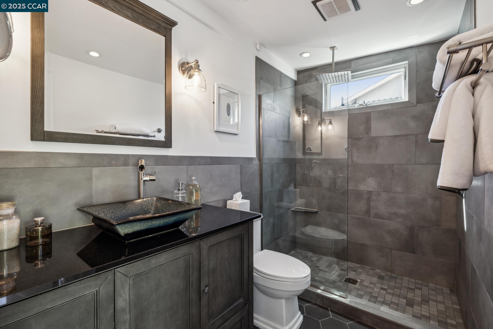 Detail Gallery Image 23 of 40 For 3036 Delaware St, Oakland,  CA 94602 - 4 Beds | 3 Baths