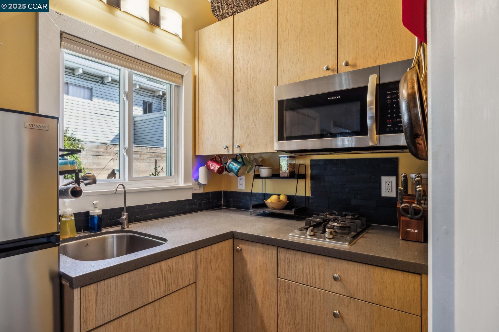 Detail Gallery Image 28 of 40 For 3036 Delaware St, Oakland,  CA 94602 - 4 Beds | 3 Baths