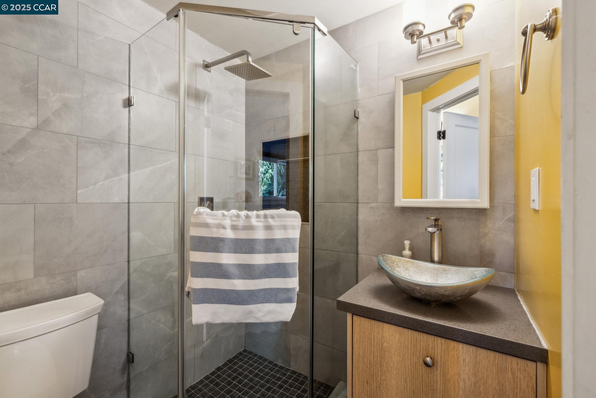 Detail Gallery Image 29 of 40 For 3036 Delaware St, Oakland,  CA 94602 - 4 Beds | 3 Baths