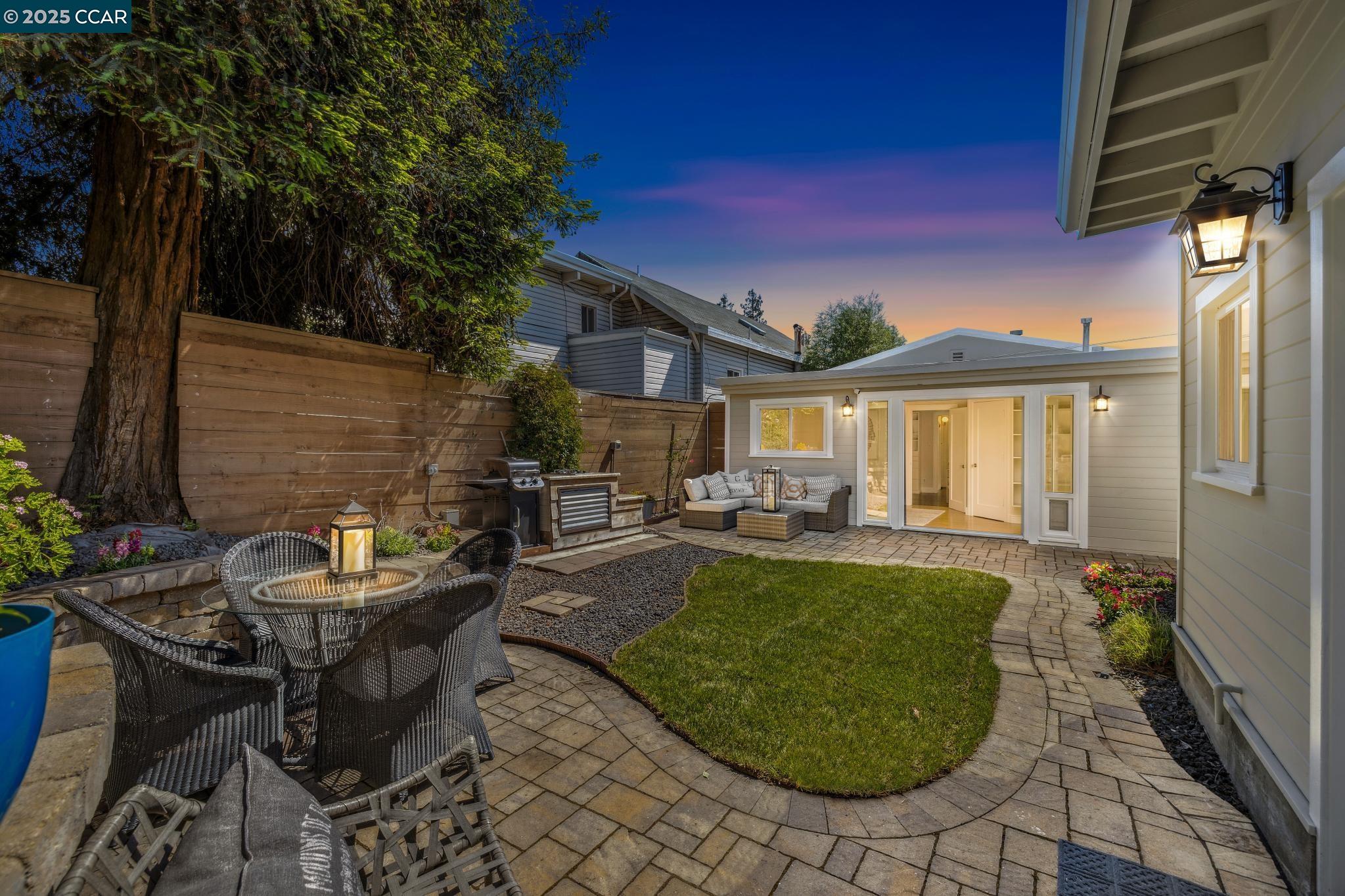 Detail Gallery Image 31 of 40 For 3036 Delaware St, Oakland,  CA 94602 - 4 Beds | 3 Baths