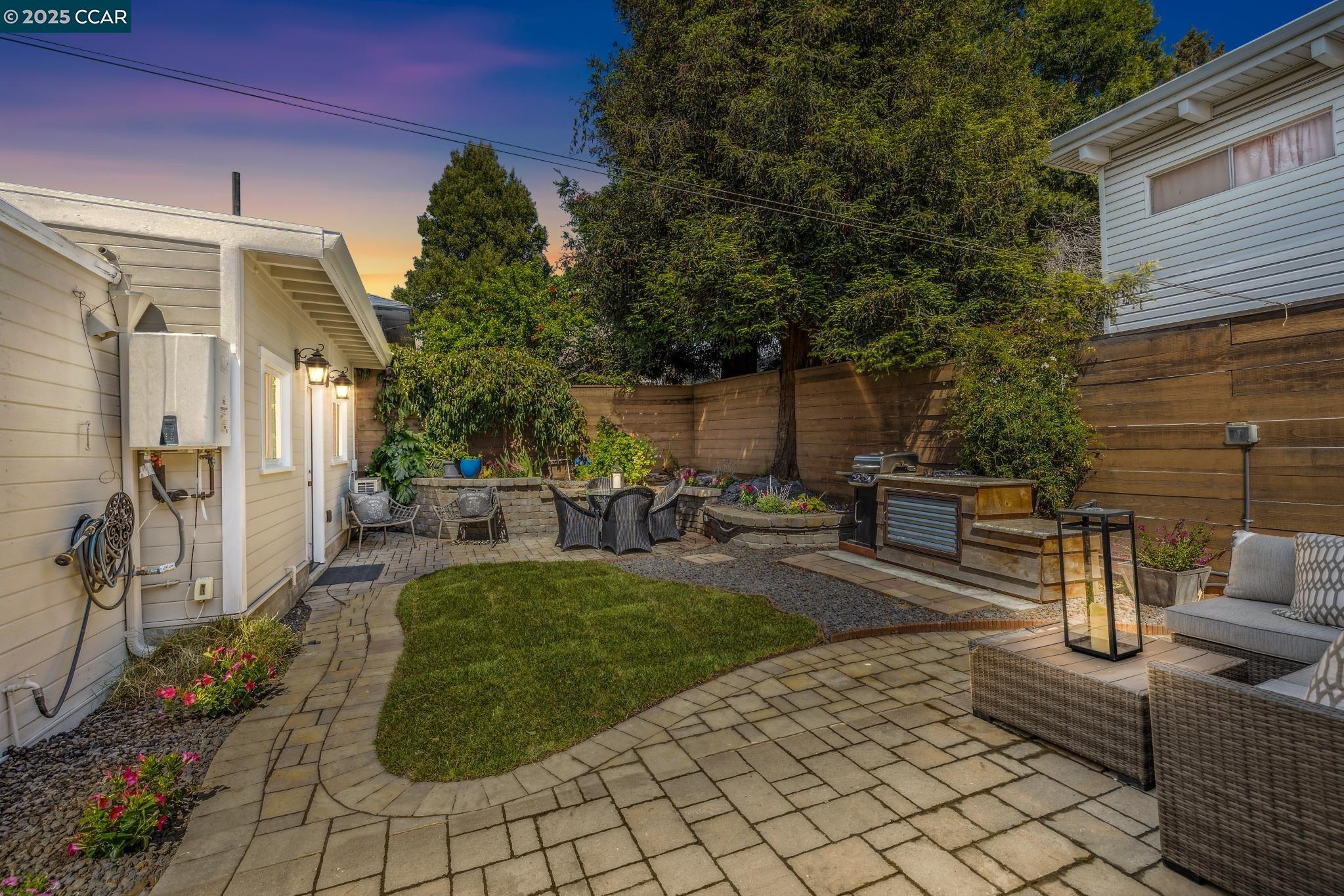 Detail Gallery Image 33 of 40 For 3036 Delaware St, Oakland,  CA 94602 - 4 Beds | 3 Baths