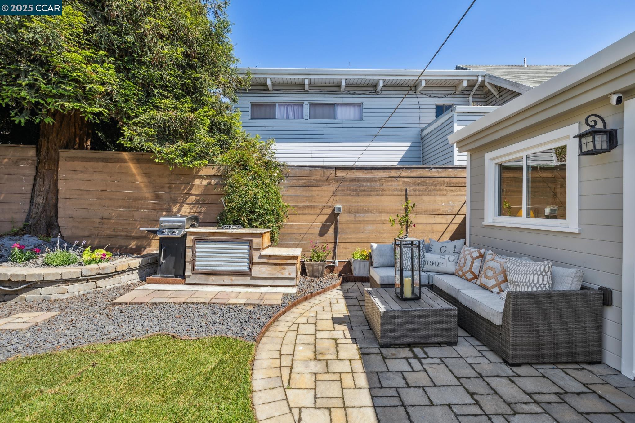 Detail Gallery Image 35 of 40 For 3036 Delaware St, Oakland,  CA 94602 - 4 Beds | 3 Baths