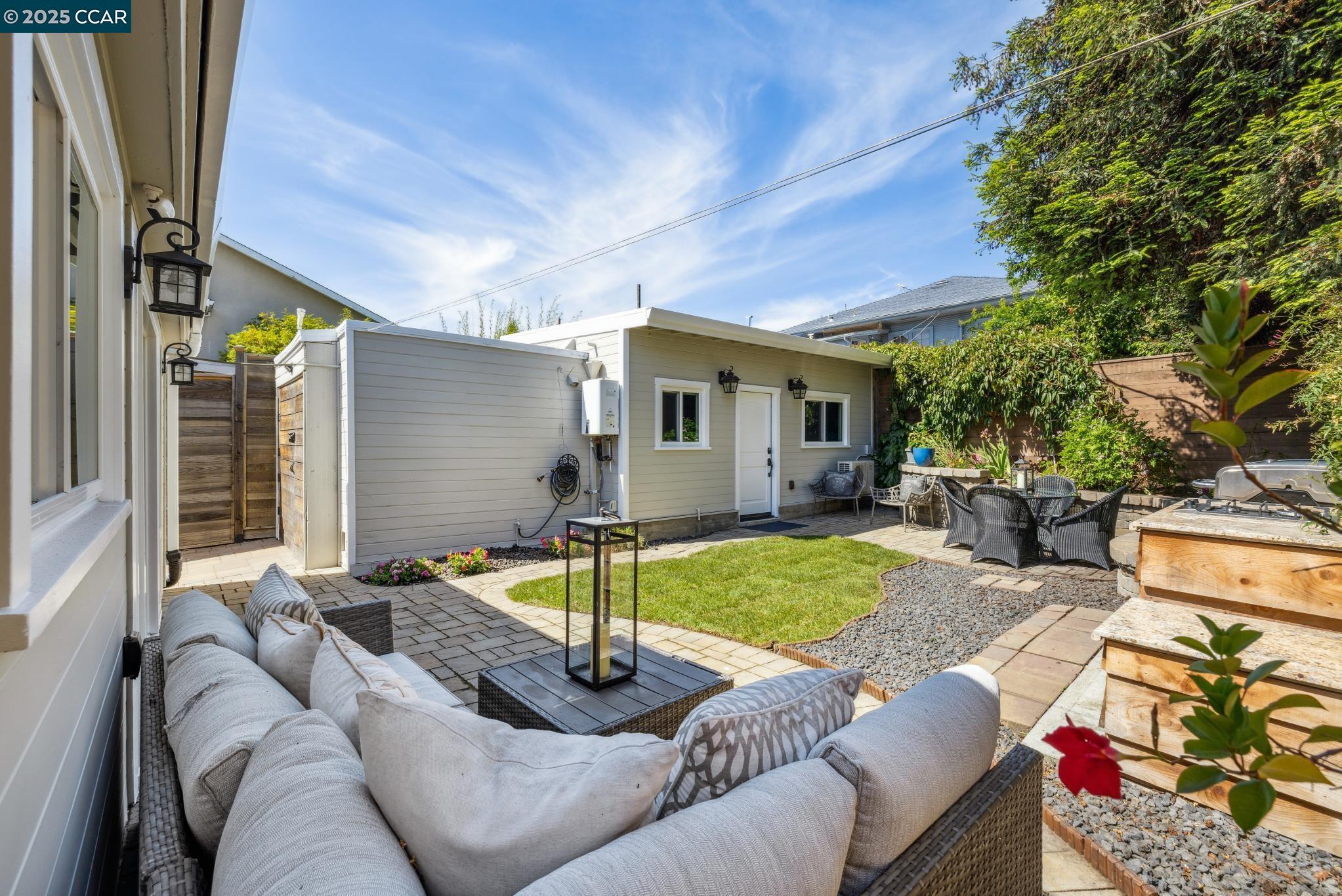 Detail Gallery Image 38 of 40 For 3036 Delaware St, Oakland,  CA 94602 - 4 Beds | 3 Baths