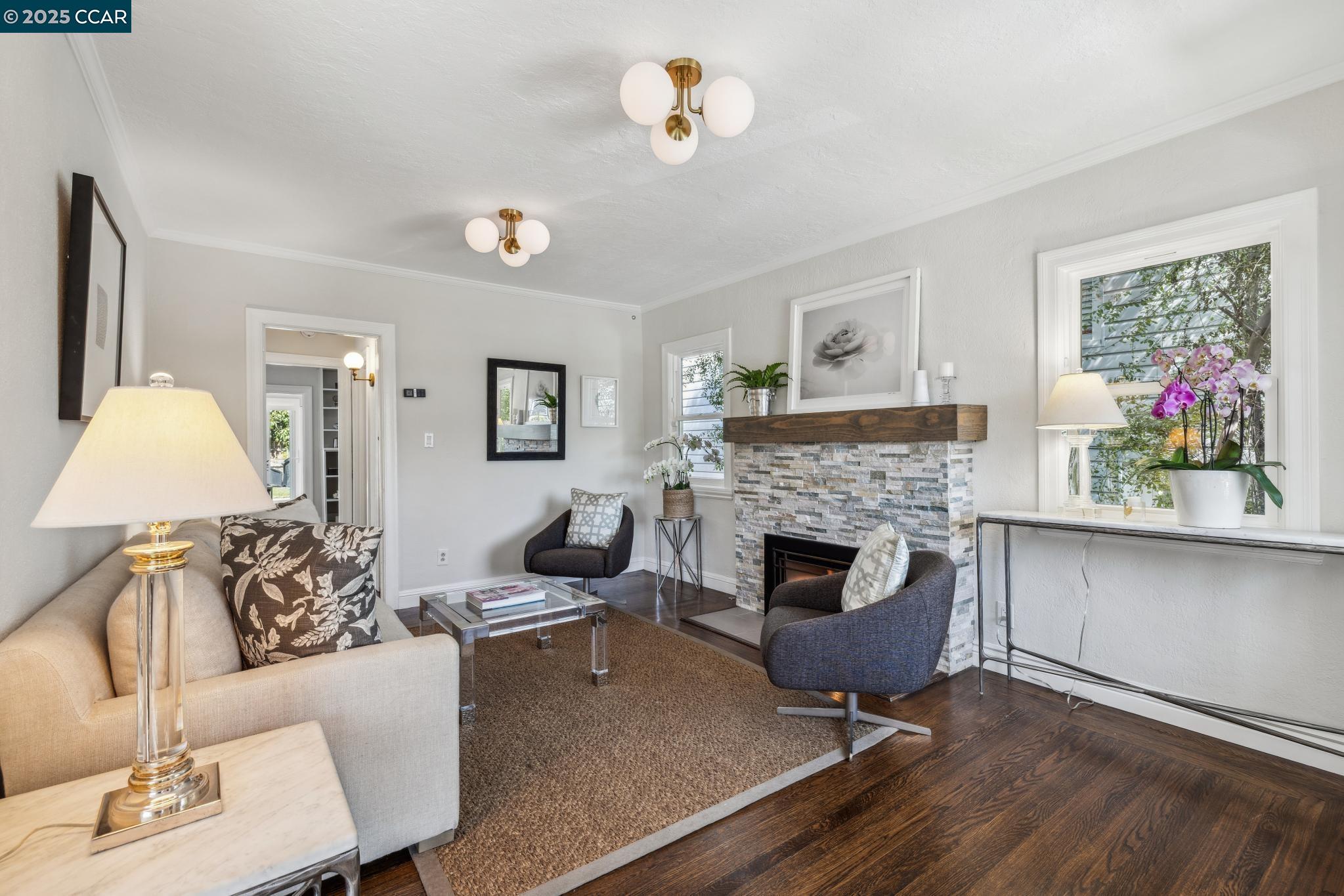 Detail Gallery Image 5 of 40 For 3036 Delaware St, Oakland,  CA 94602 - 4 Beds | 3 Baths
