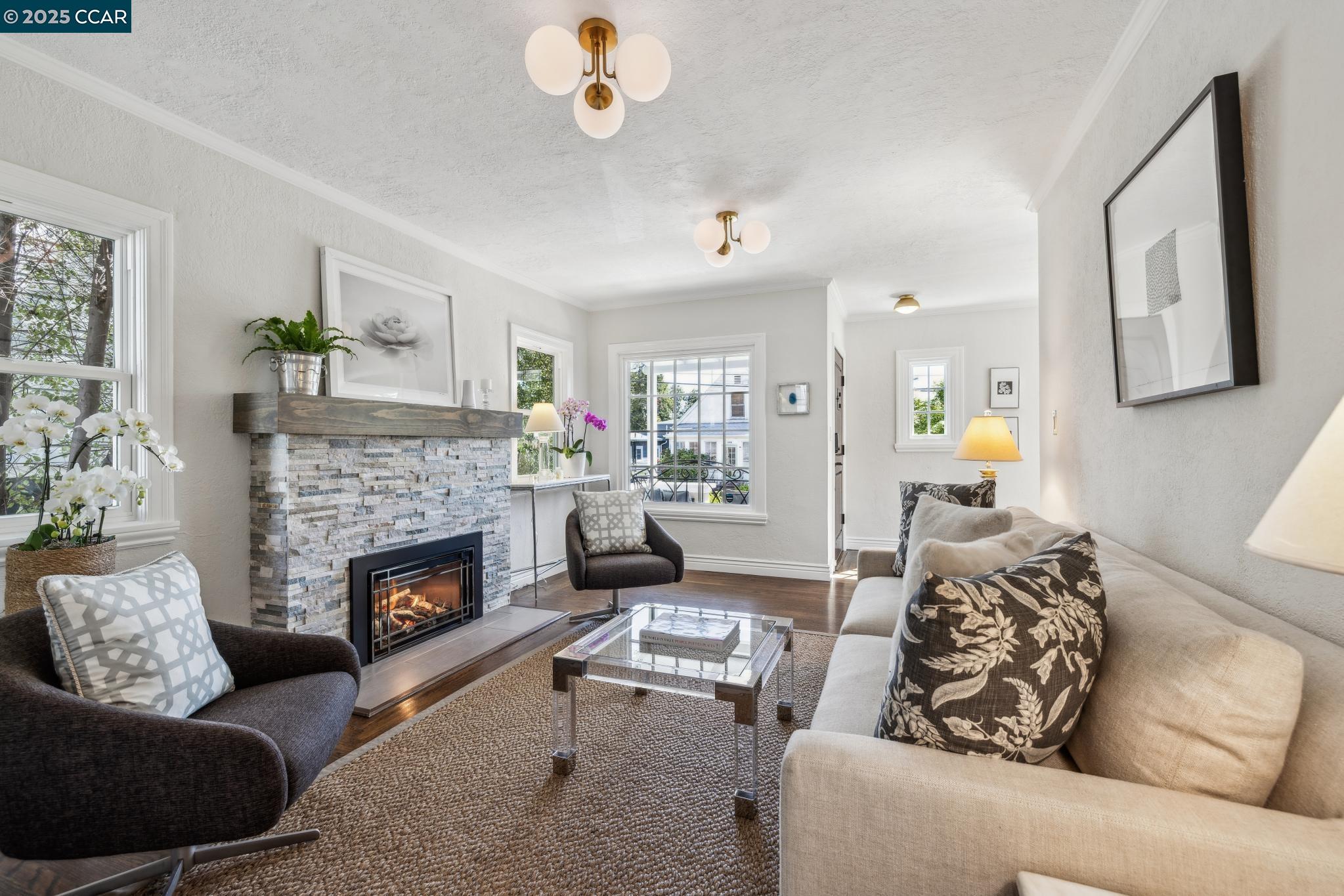 Detail Gallery Image 6 of 40 For 3036 Delaware St, Oakland,  CA 94602 - 4 Beds | 3 Baths