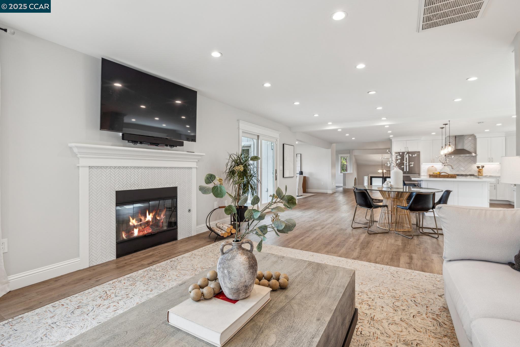 Detail Gallery Image 15 of 50 For 1019 Silverhill Drive, Lafayette,  CA 94549-1734 - 4 Beds | 3/1 Baths
