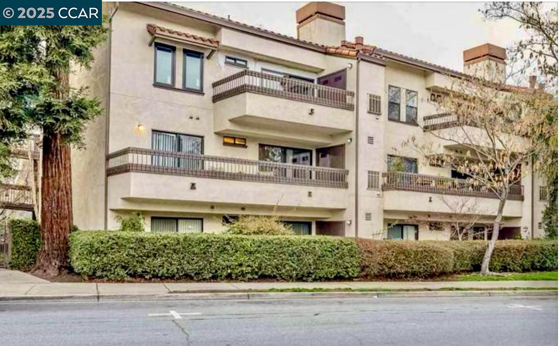 More Details about MLS # 41097588 : 320 N VILLA WAY