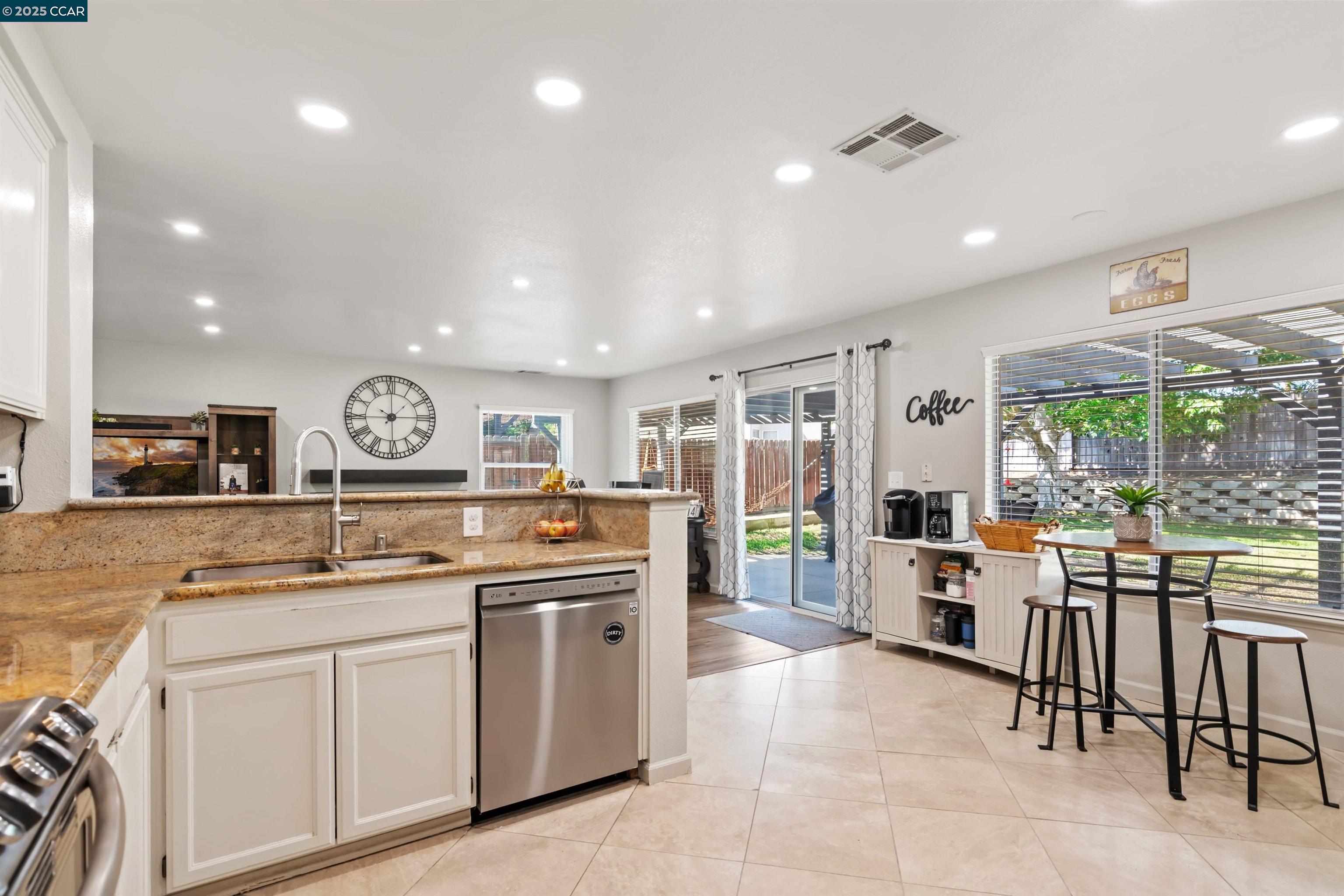Detail Gallery Image 11 of 40 For 4715 La Casa Dr, Oakley,  CA 94561 - 3 Beds | 2/1 Baths