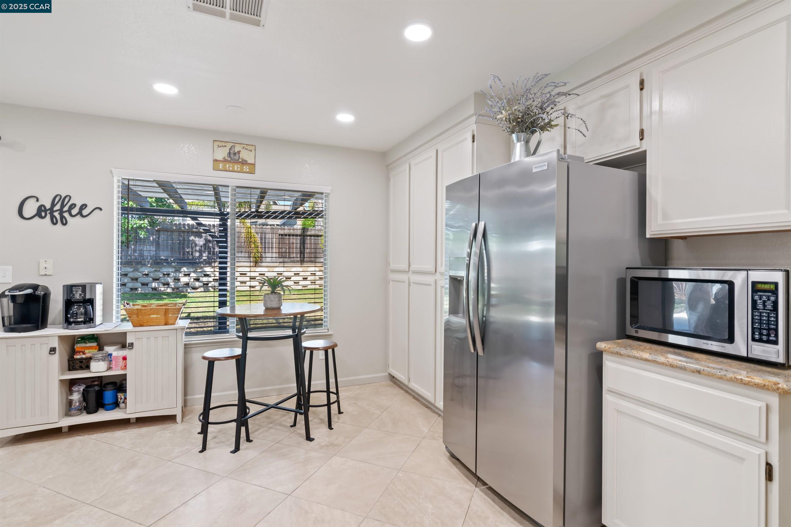 Detail Gallery Image 13 of 40 For 4715 La Casa Dr, Oakley,  CA 94561 - 3 Beds | 2/1 Baths