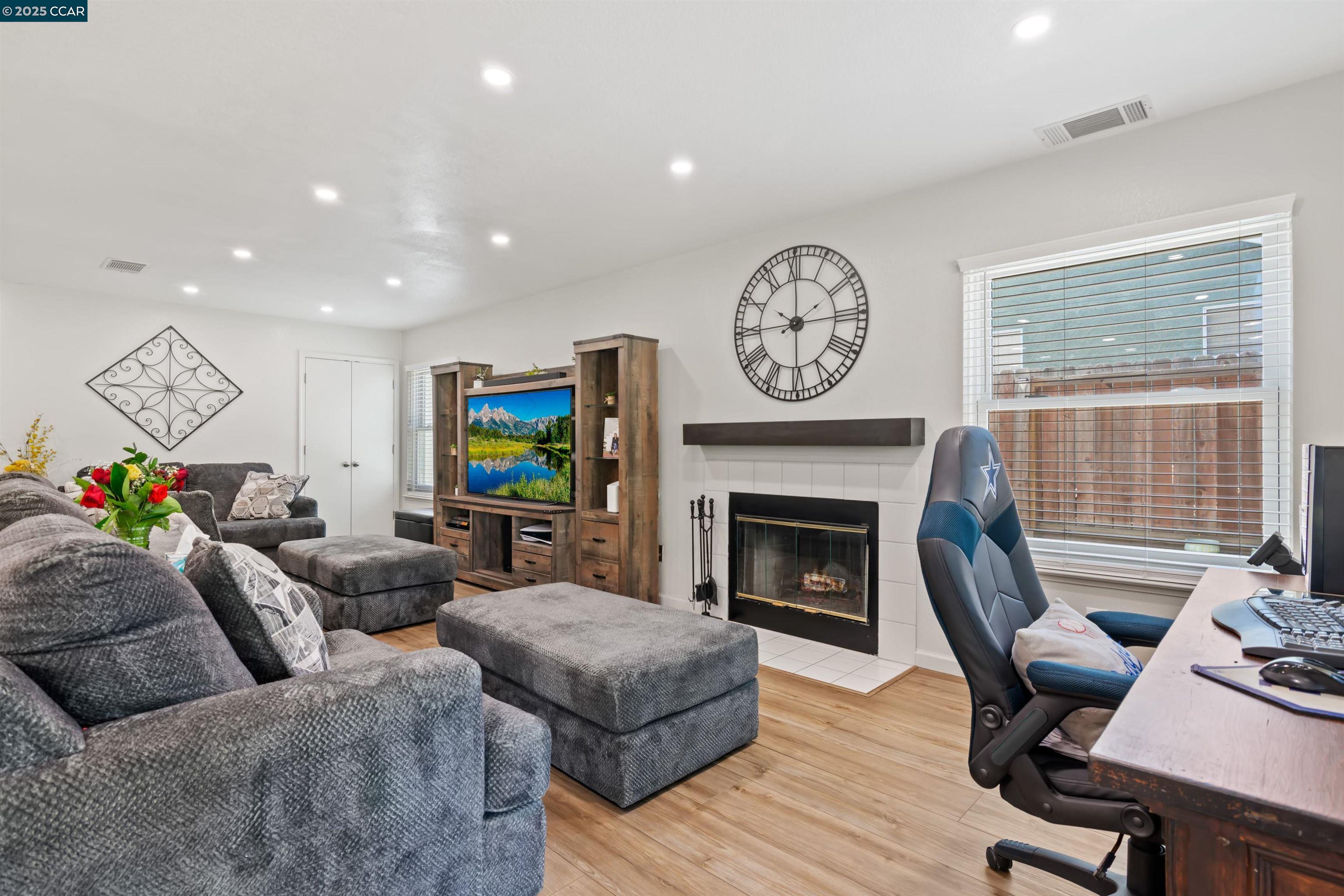 Detail Gallery Image 15 of 40 For 4715 La Casa Dr, Oakley,  CA 94561 - 3 Beds | 2/1 Baths