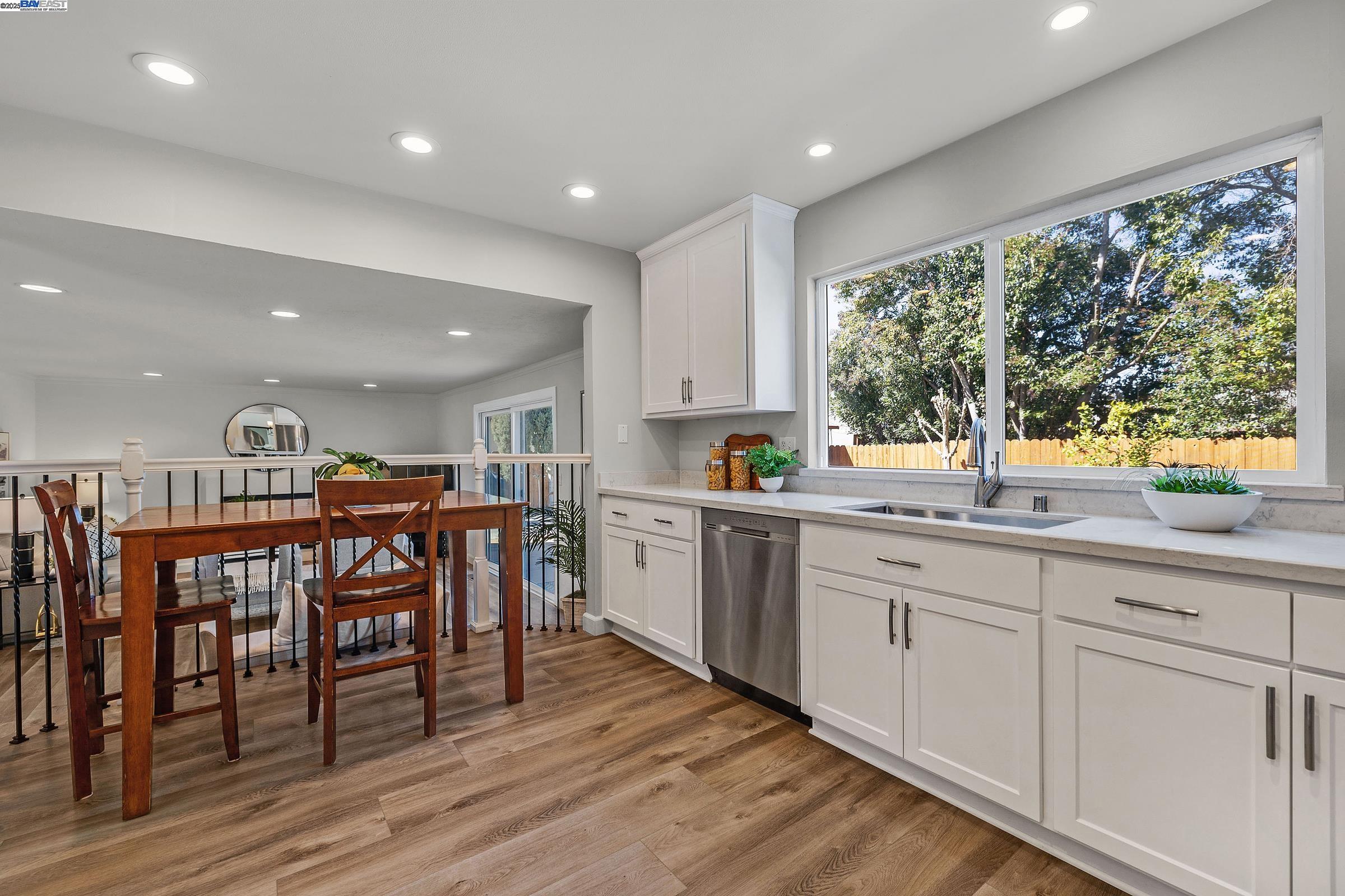Detail Gallery Image 2 of 34 For 3641 Shenandoah Ct, Pleasanton,  CA 94588 - 3 Beds | 3 Baths
