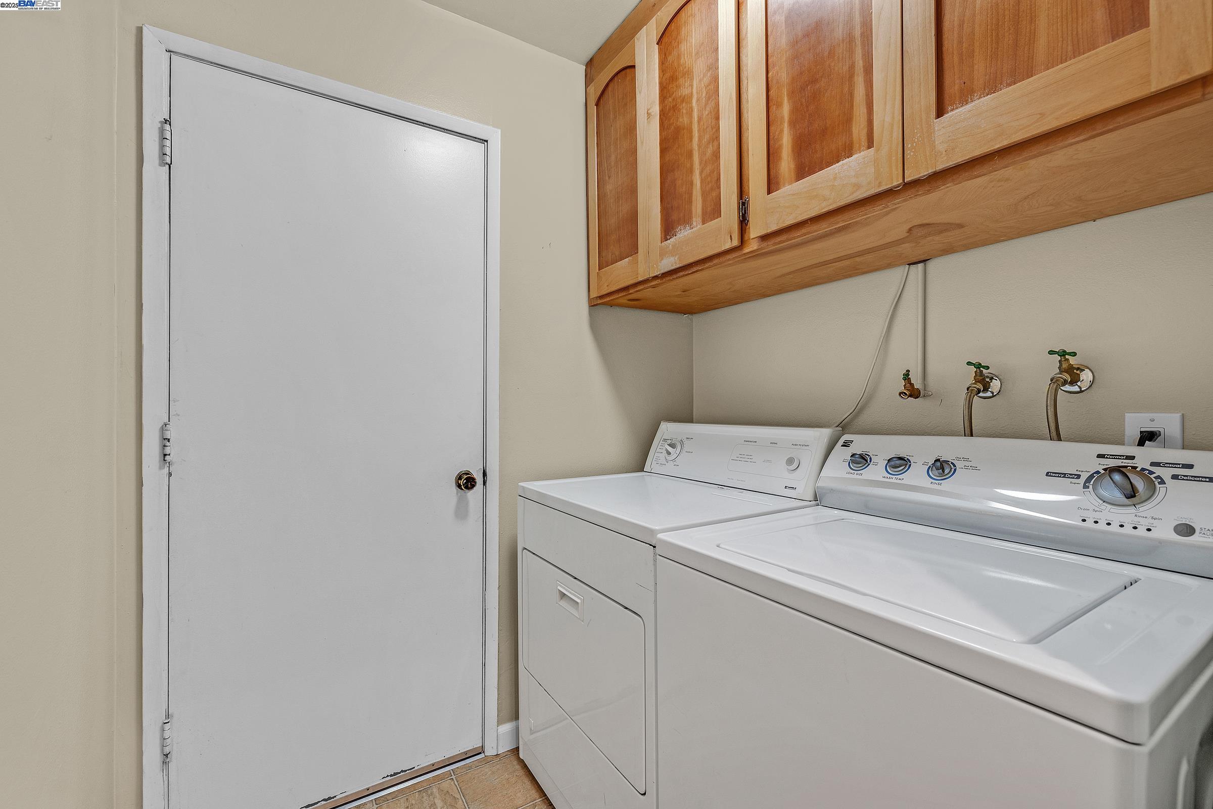 Detail Gallery Image 14 of 27 For 576 Emerald St, Livermore,  CA 94550 - 3 Beds | 2 Baths