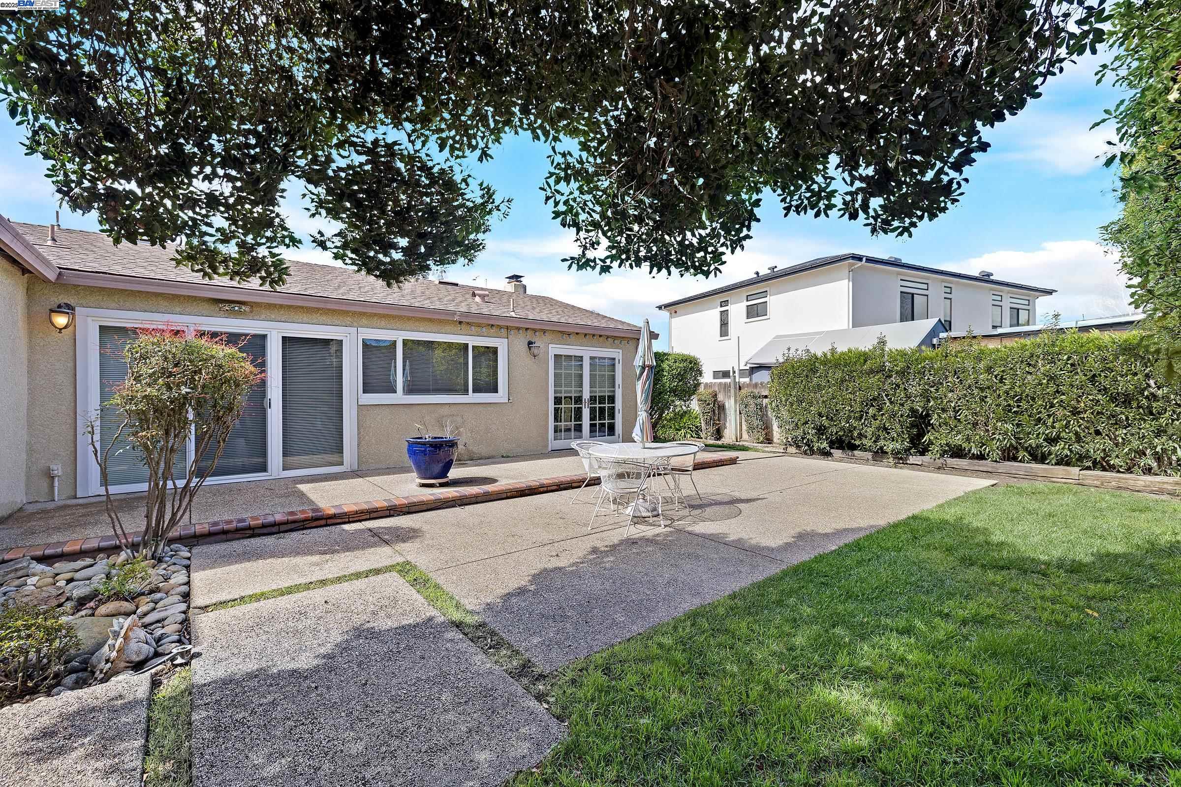 Detail Gallery Image 4 of 27 For 576 Emerald St, Livermore,  CA 94550 - 3 Beds | 2 Baths