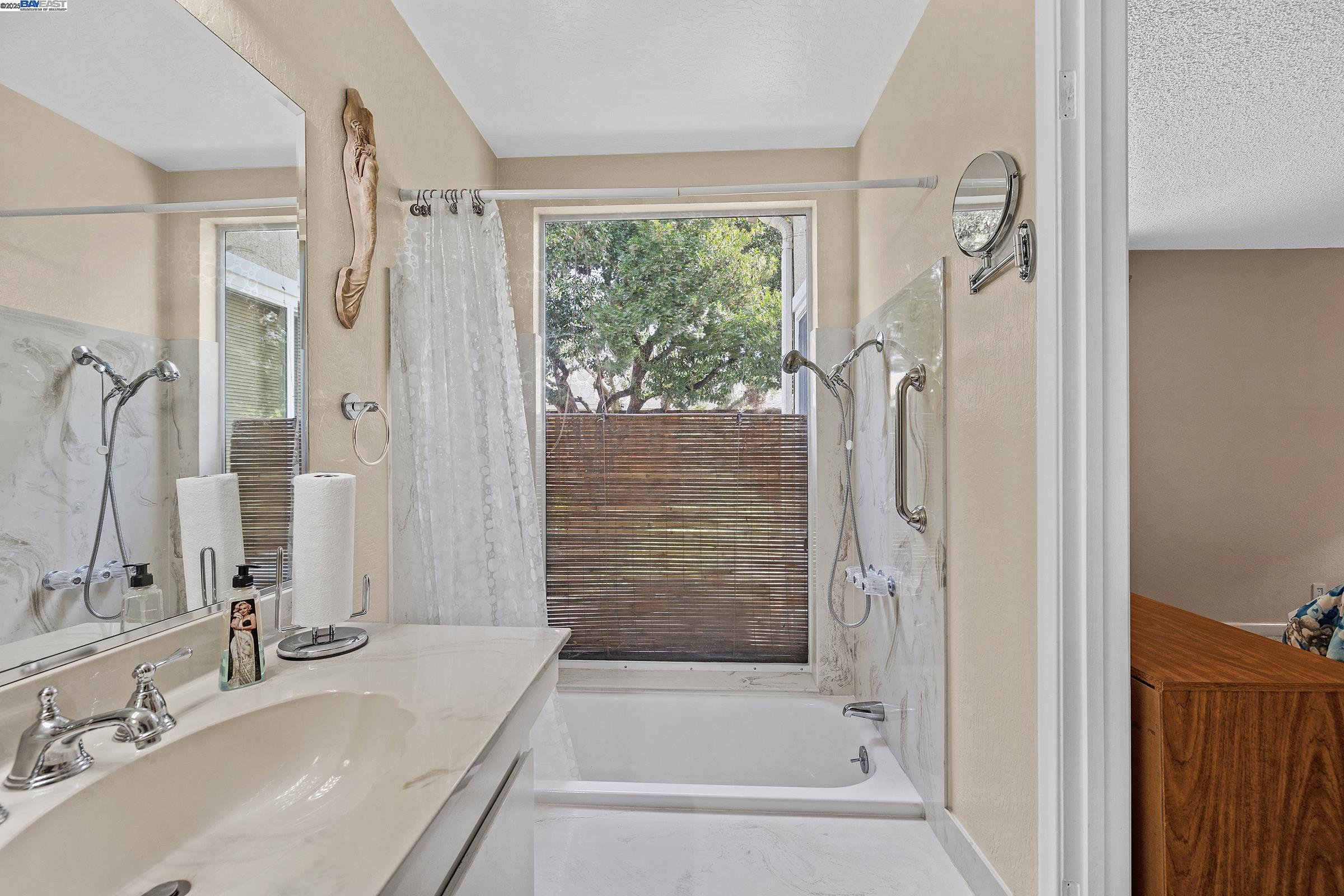 Detail Gallery Image 5 of 27 For 576 Emerald St, Livermore,  CA 94550 - 3 Beds | 2 Baths