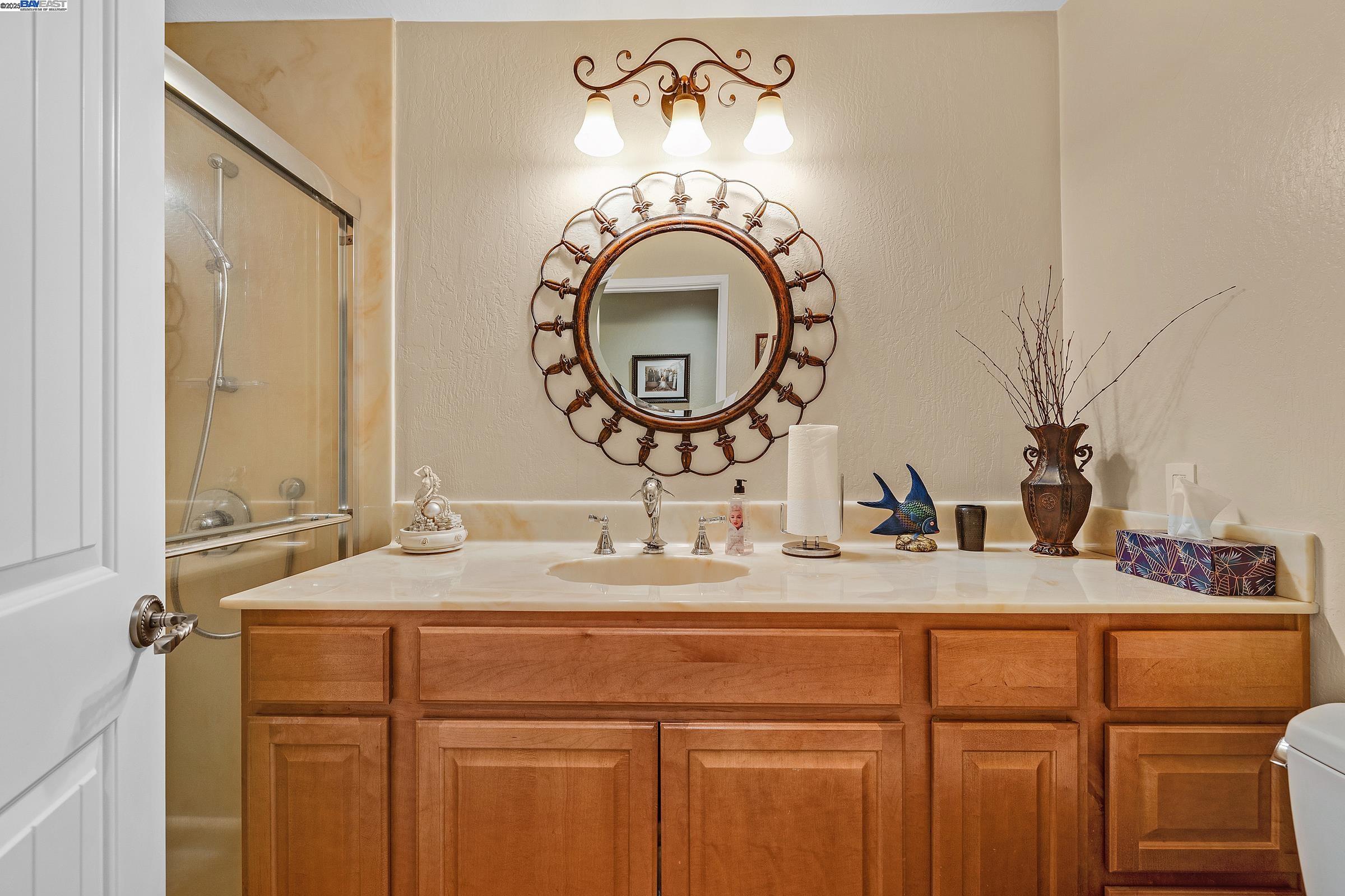 Detail Gallery Image 8 of 27 For 576 Emerald St, Livermore,  CA 94550 - 3 Beds | 2 Baths