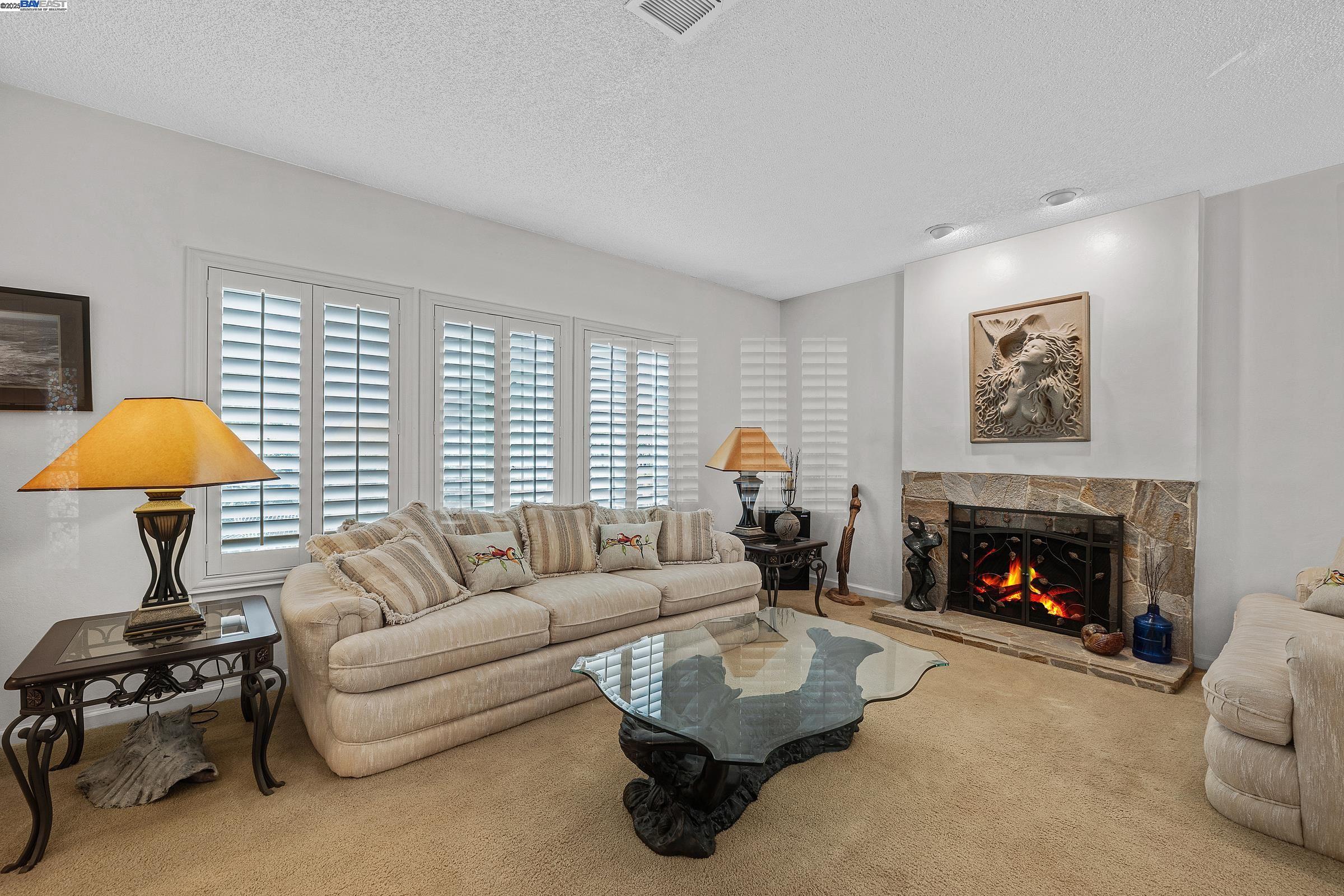Detail Gallery Image 10 of 27 For 576 Emerald St, Livermore,  CA 94550 - 3 Beds | 2 Baths