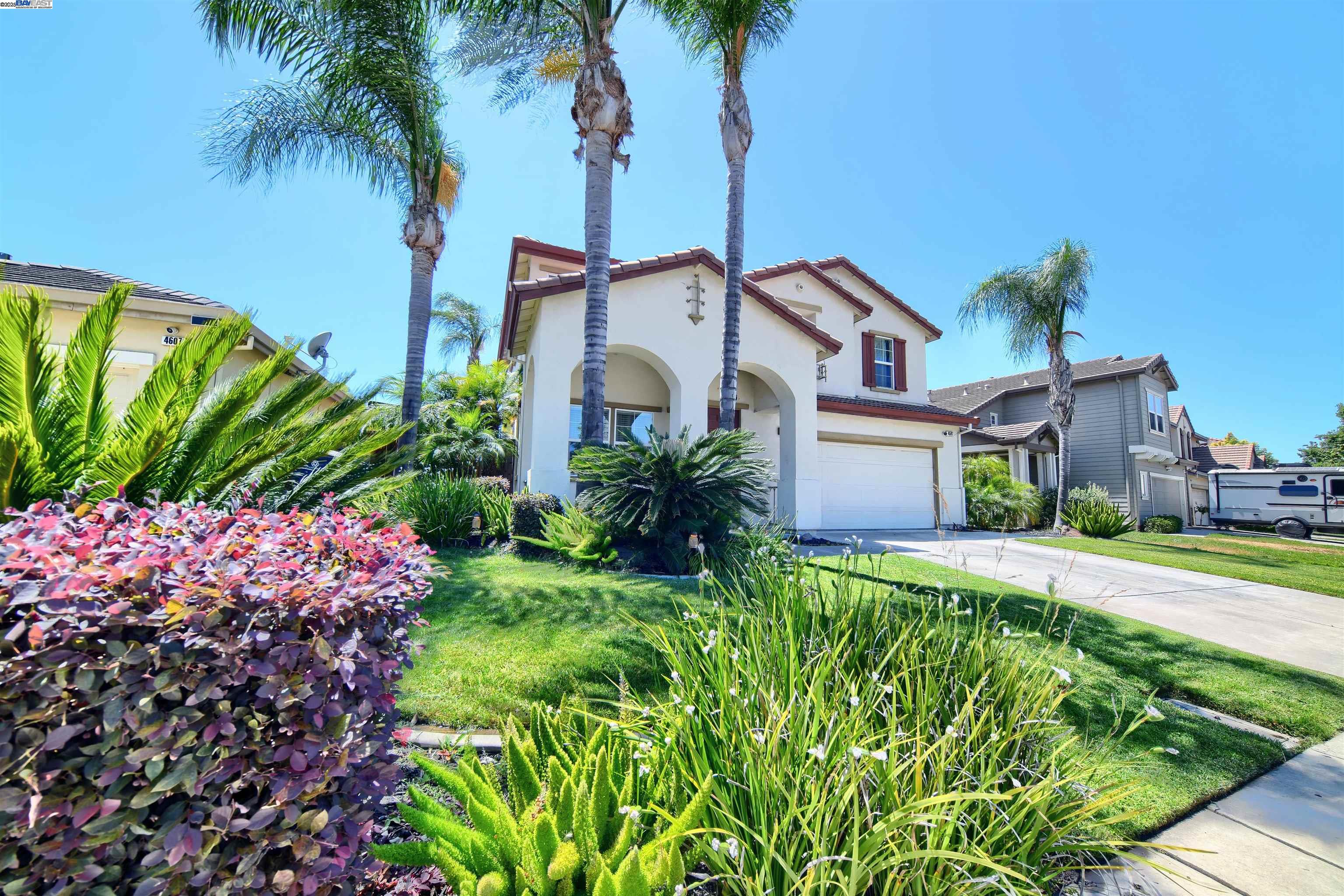 Detail Gallery Image 2 of 46 For 4597 Bonsai Ave, Tracy,  CA 95377 - 4 Beds | 2/1 Baths