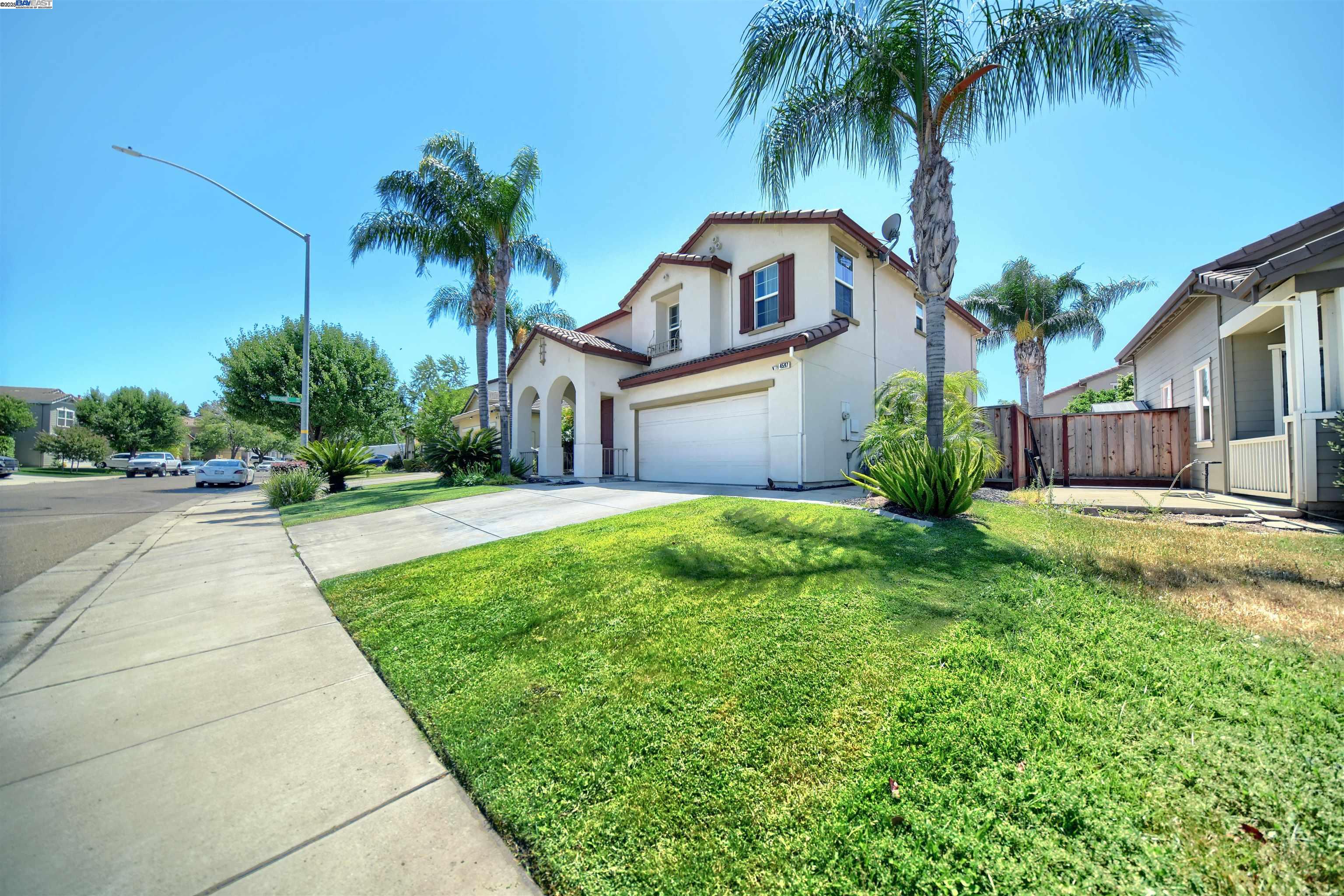 Detail Gallery Image 3 of 46 For 4597 Bonsai Ave, Tracy,  CA 95377 - 4 Beds | 2/1 Baths