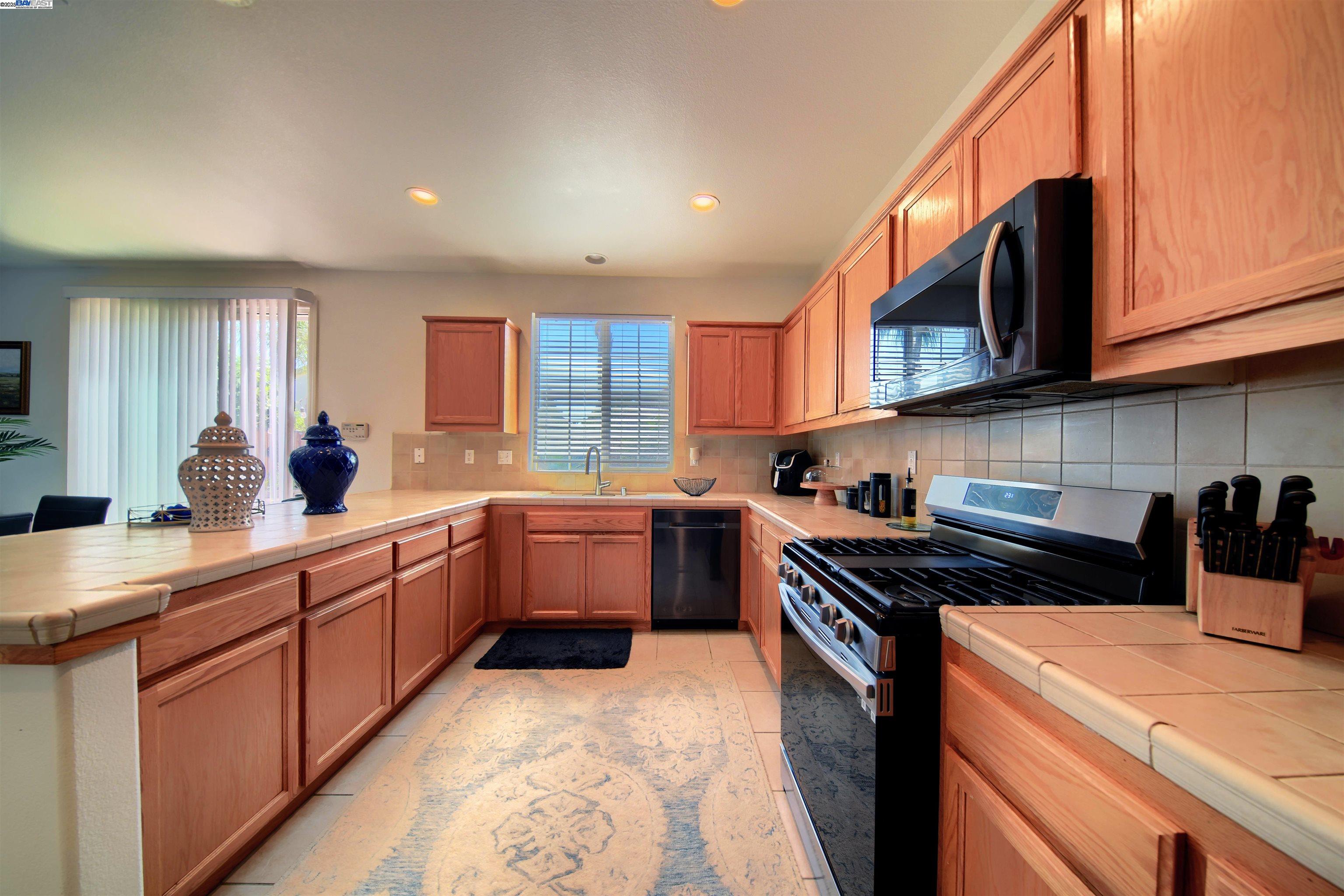 Detail Gallery Image 22 of 46 For 4597 Bonsai Ave, Tracy,  CA 95377 - 4 Beds | 2/1 Baths