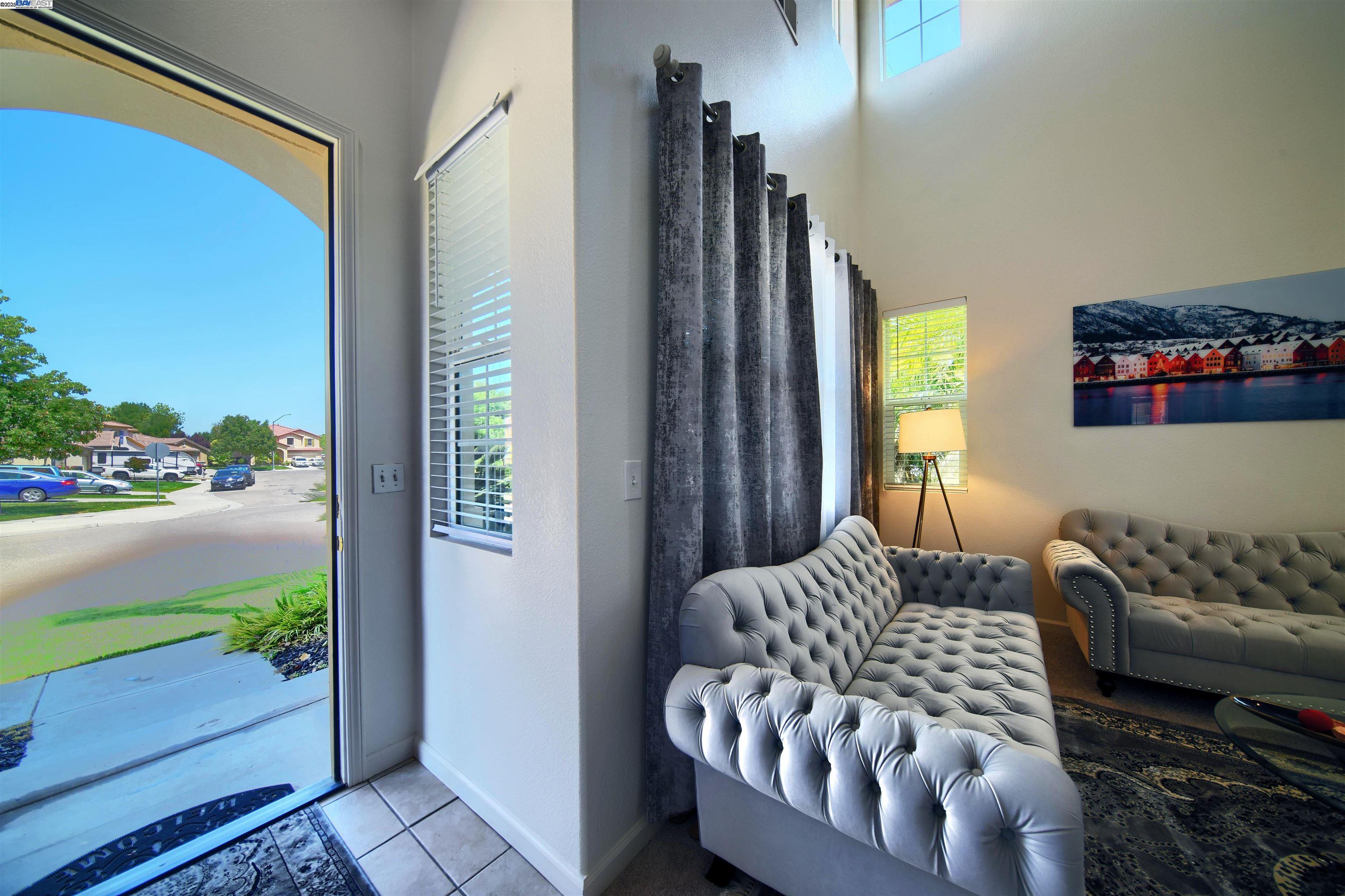 Detail Gallery Image 7 of 46 For 4597 Bonsai Ave, Tracy,  CA 95377 - 4 Beds | 2/1 Baths